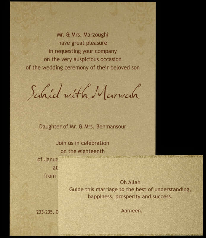 Marriage 桌布 壁紙 — 優雅的米色婚禮邀請卡，帶有華麗字體和宗教祝福文字，印在紋理紙上。