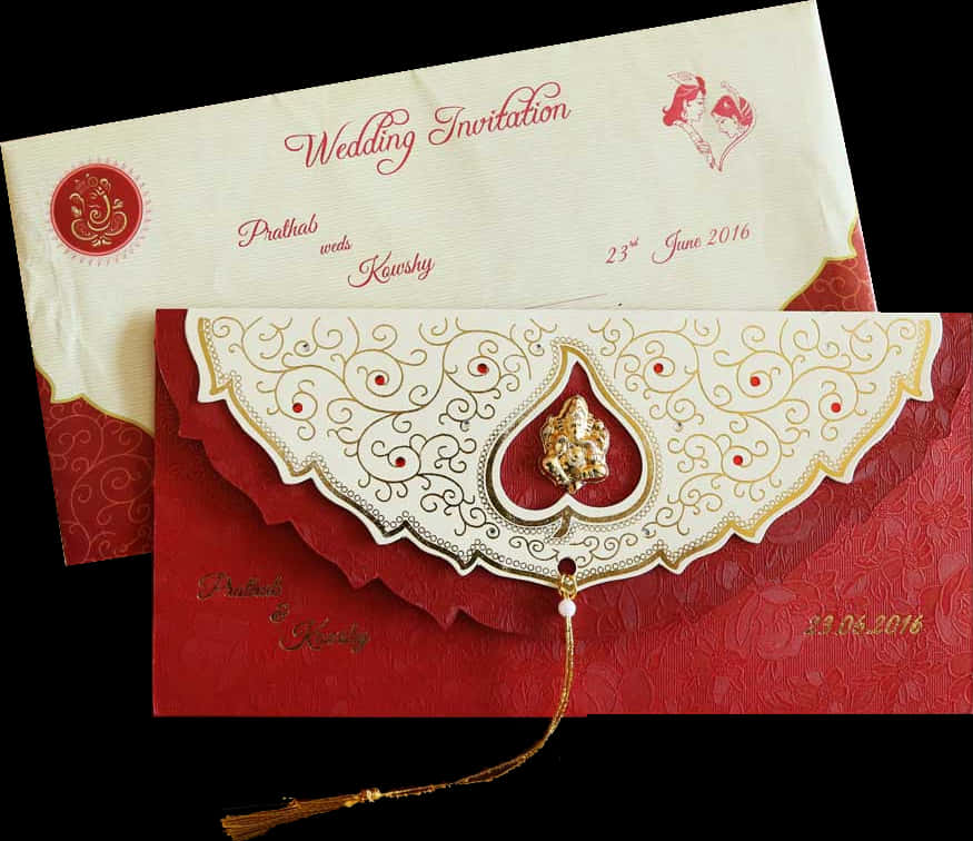 Marriage 桌布 壁紙 — 優雅的紅色和金色婚禮邀請函，飾有華麗的金銀絲細工、金色象神吊飾，以及草書體書寫的姓名和日期。