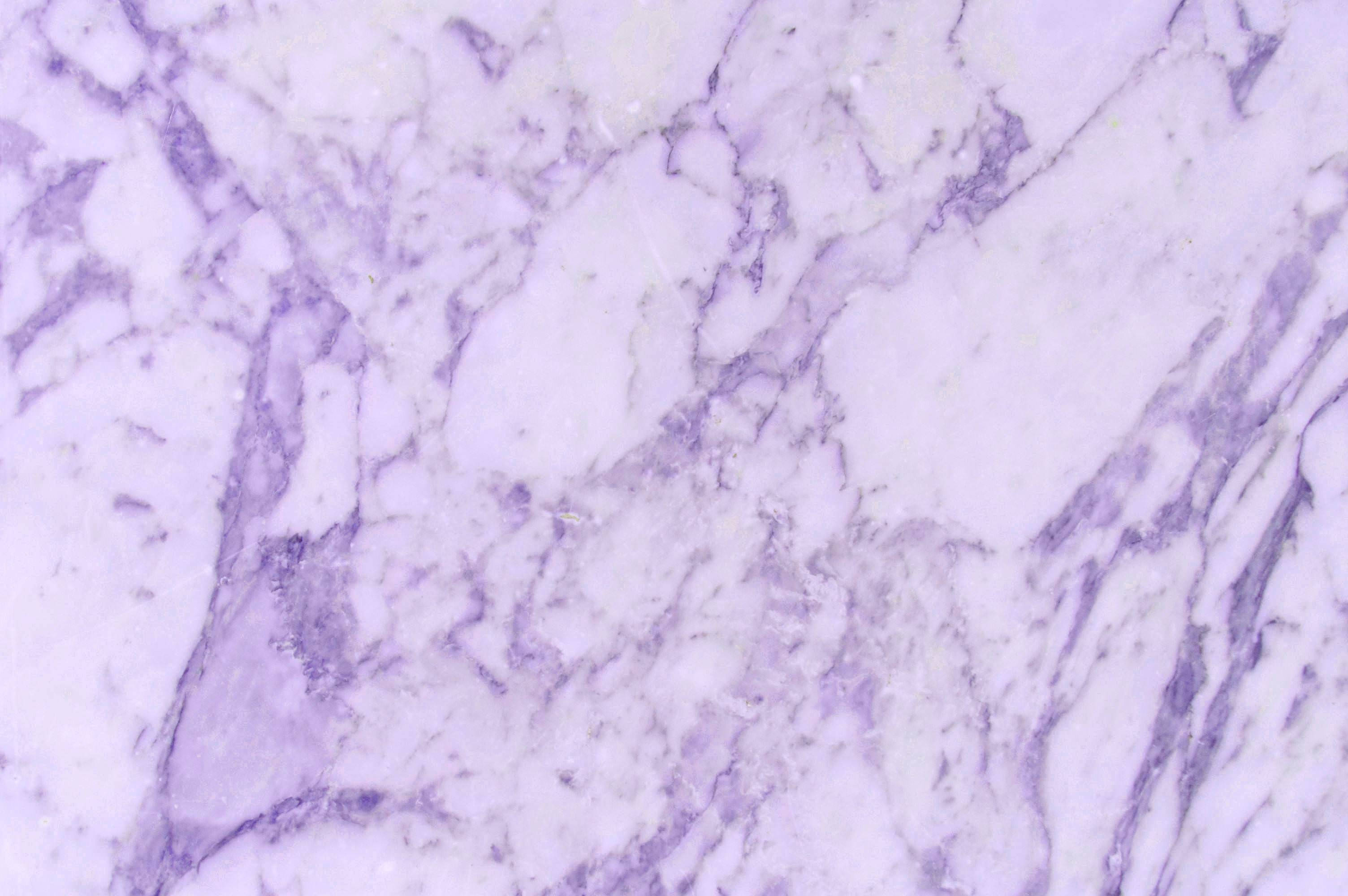 Marble Desktop 桌布 壁紙 — 優雅的薰衣草色和白色紋理大理石特寫，帶有漩渦狀自然圖案。