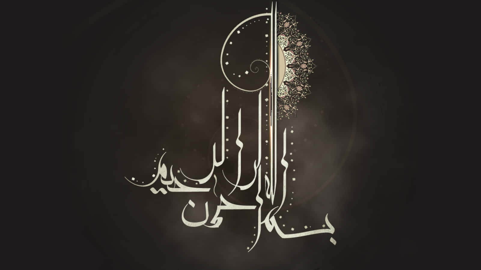 arabic 桌布 壁紙 — 優雅的金色和白色阿拉伯書法在帶有華麗花卉裝飾的深色紋理背景上閃耀。