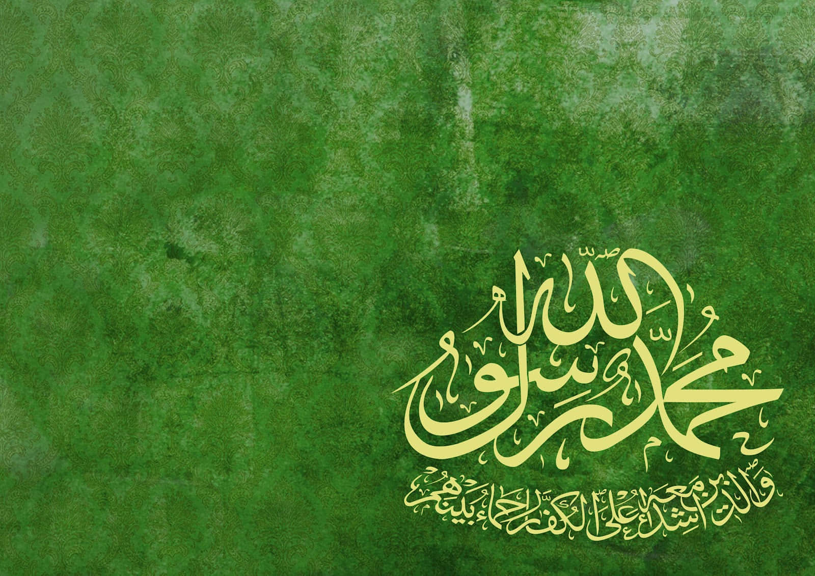 arabic 桌布 壁紙 — 優雅的金色阿拉伯書法，帶有紋理的綠色背景，具有微妙的漸層和水彩般的筆觸。