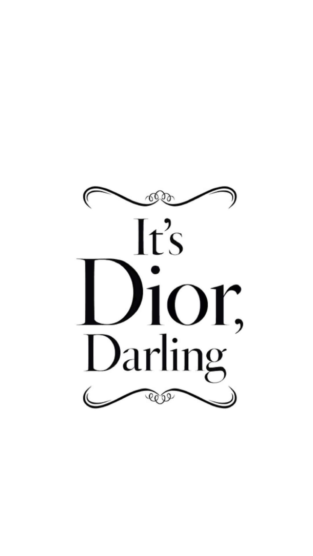 Dior 動態 桌布 壁紙 — 優雅的黑色字體寫著「It's Dior, Darling」，並以華麗的漩渦紋框在純白背景上。