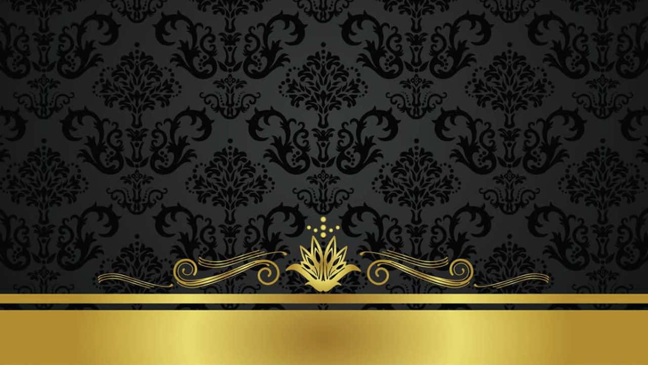 High Resolution Black And Gold 桌布 壁紙 — 優雅黑色錦緞壁紙，帶有金色華麗花卉圖案和底部金屬金色條紋。