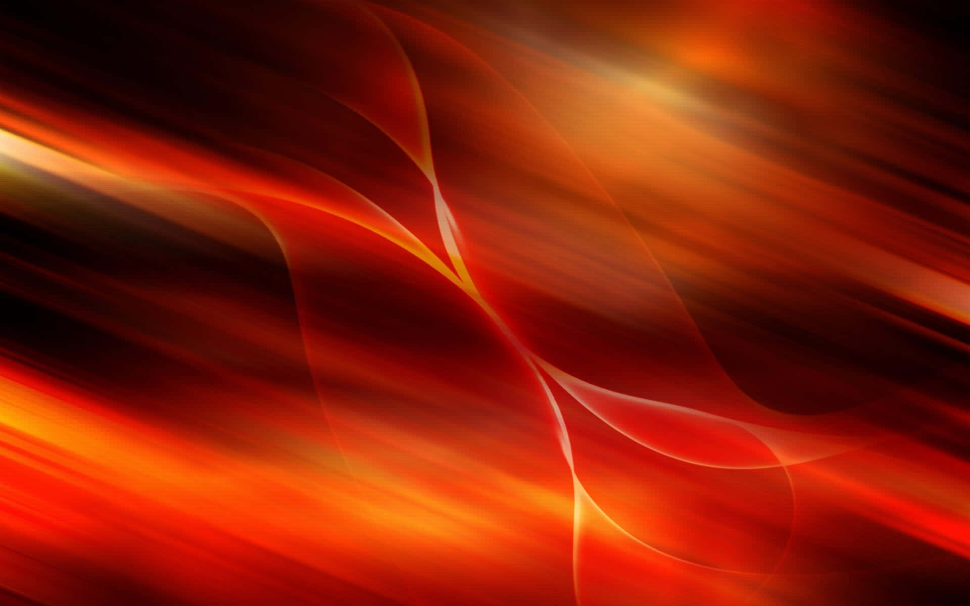 Orange Abstract 桌布 壁紙 — 充滿動感的抽象漩渦，由火紅橙色和金色光芒構成，劃過黑暗背景。
