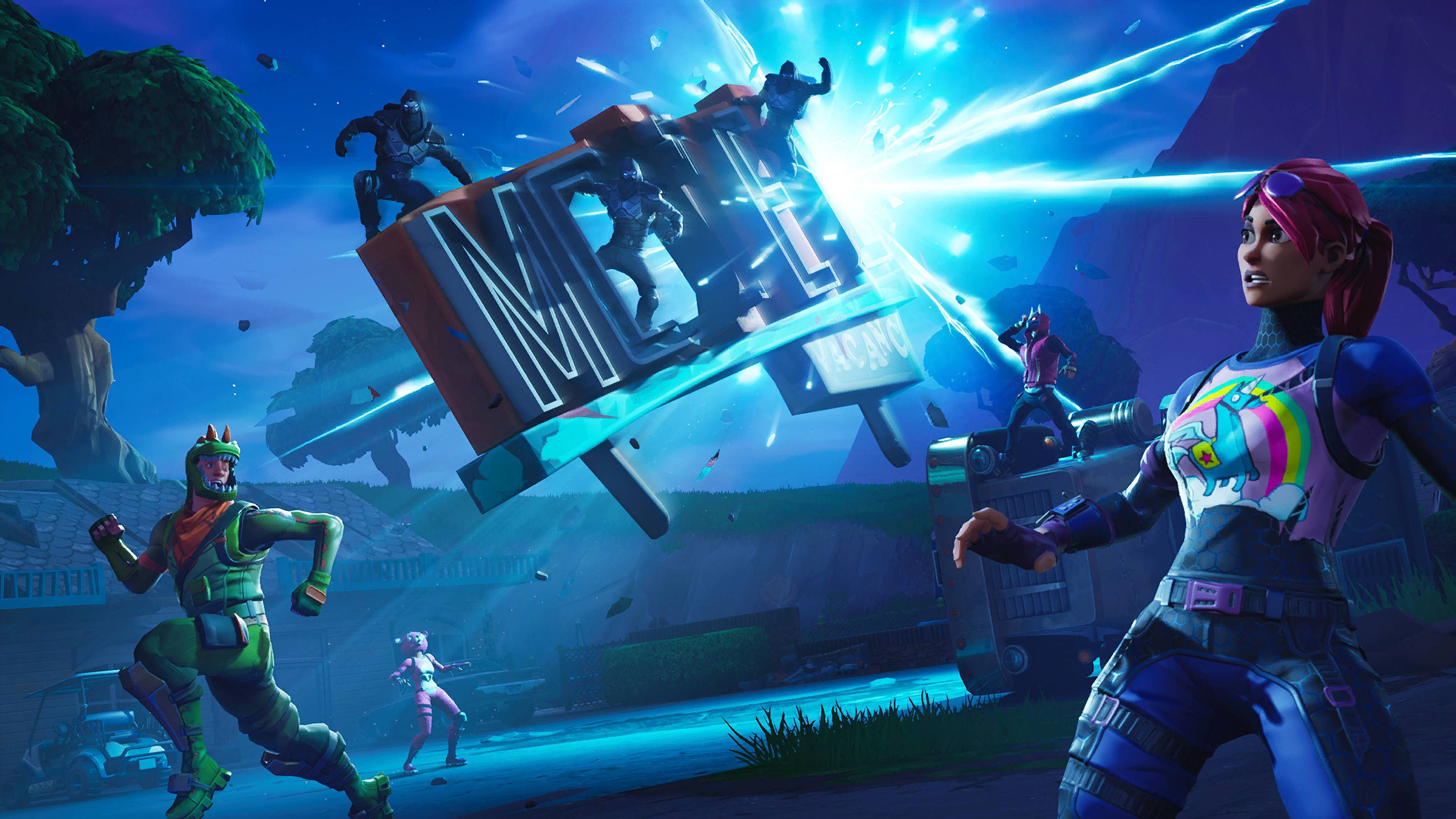 電玩遊戲 桌布 壁紙 — 充滿活力的 Fortnite 角色在霓虹藍色能量光束下於動態夜間競技場中戰鬥。
