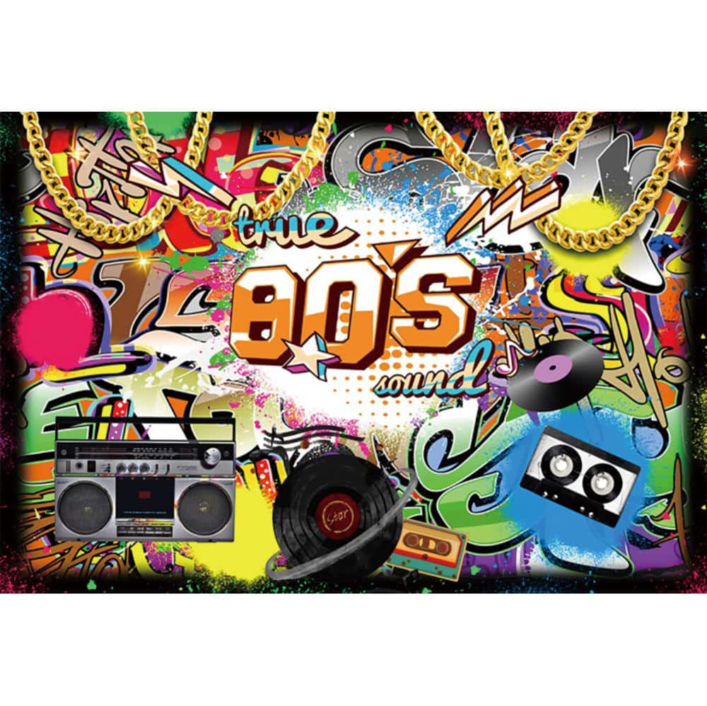90s Theme 桌布 壁紙 — 充滿活力的90年代塗鴉藝術，在混亂多彩的背景上爆發出便攜式音響、卡式錄音帶和金鏈。