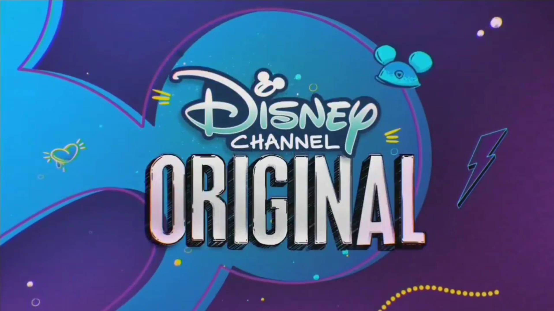 Disney Channel 桌布 壁紙 — 充滿活力的Disney Channel Original標誌，帶有粗體文字和俏皮的卡通元素，背景為紫色和藍色漸變。