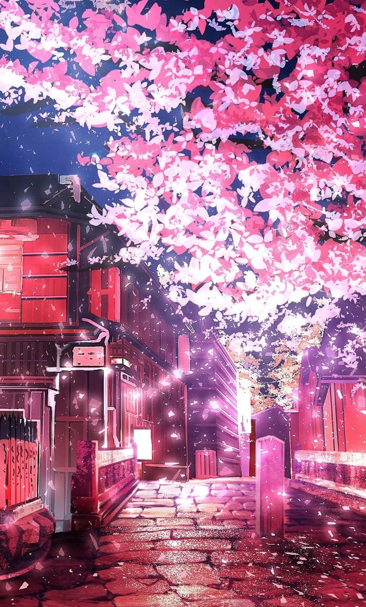 Pink Anime 桌布 壁紙 — 充滿活力的動漫風格小巷夜景，被飄落在傳統紅色木建築上的粉紅色櫻花照亮。