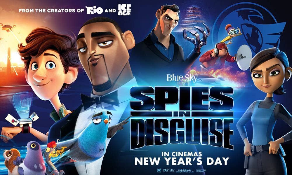 Spies In Disguise 桌布 壁紙 — 充滿活力的動畫電影海報，以風格化的間諜和一隻會說話的鳥為特色，背景是動態的城市景觀。