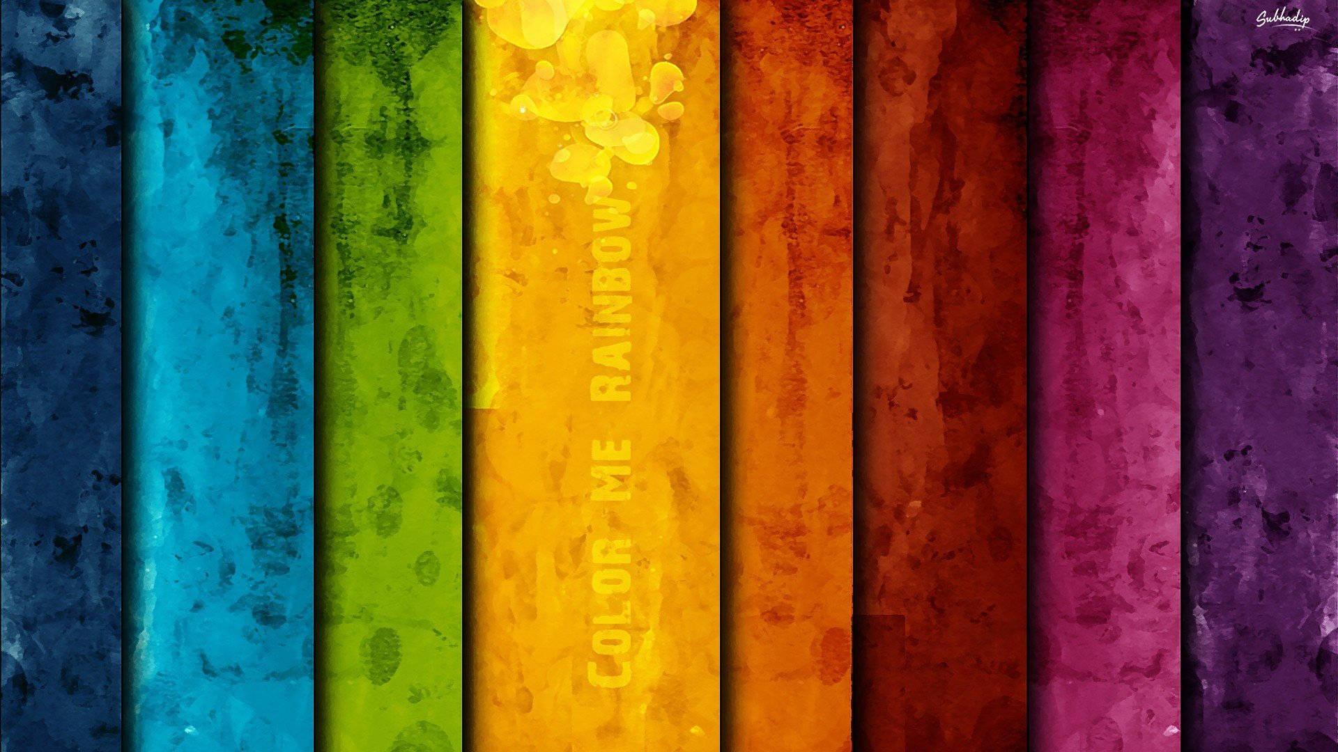 Colorful Aesthetic 桌布 壁紙 — 充滿活力的垂直彩虹條紋，帶有紋理水彩效果，中央黃色條紋上有「COLOR ME RAINBOW」文字。