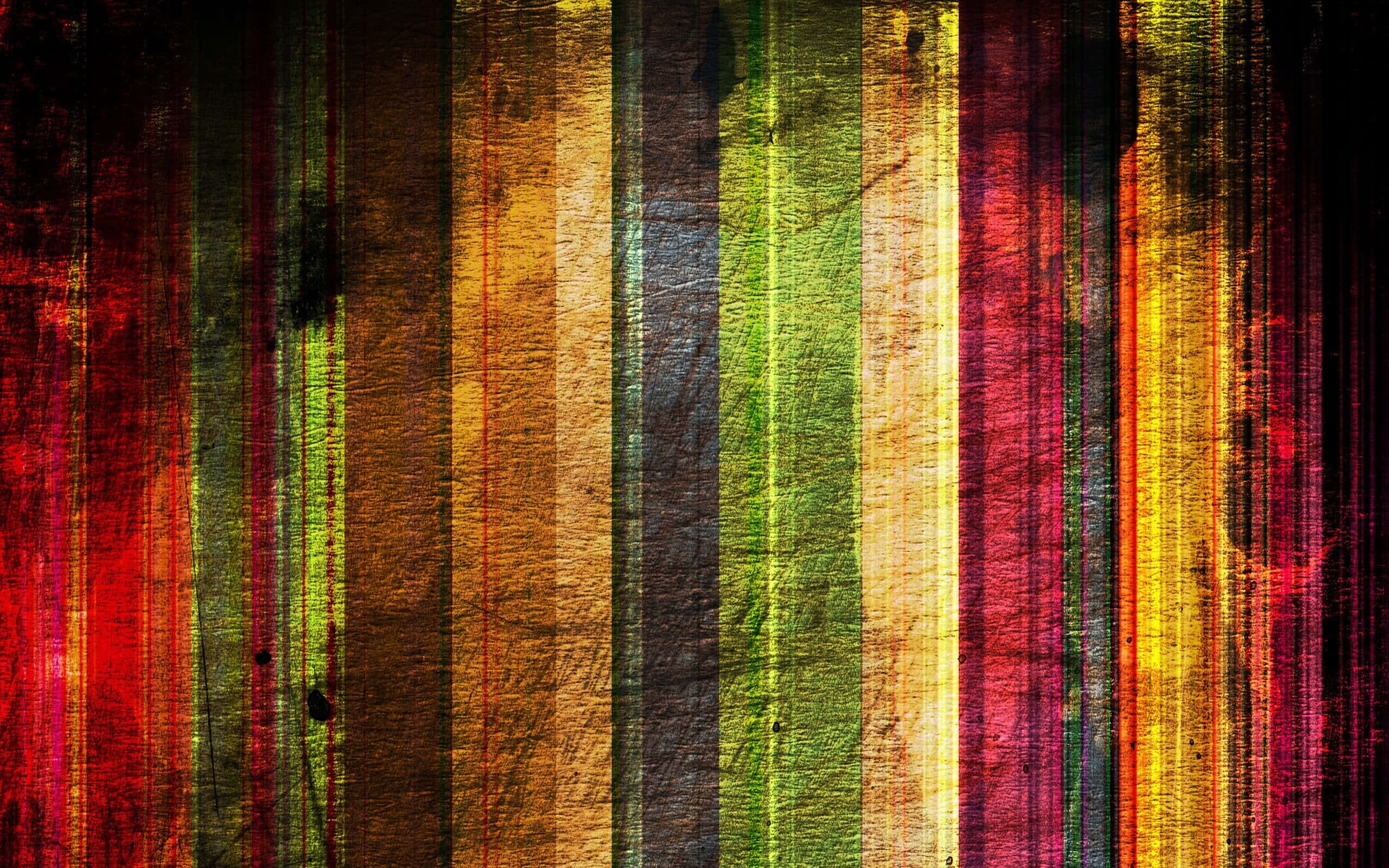 Stripes 桌布 壁紙 — 充滿活力的垂直條紋，採用風化木材的紅、橙、綠和棕色，帶有頹廢質感。
