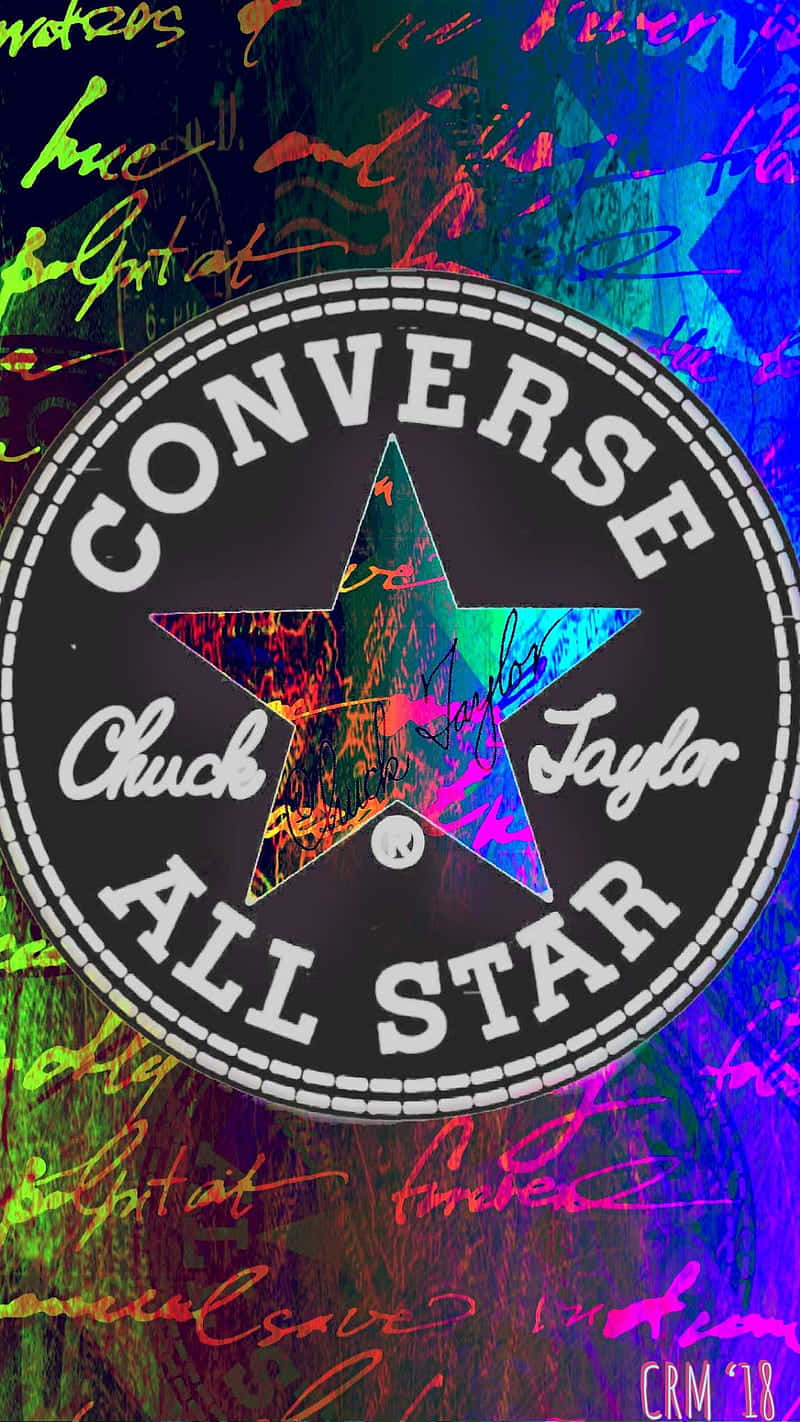 Converse 桌布 壁紙 — 充滿活力的塗鴉風格背景，帶有霓虹塗鴉，框住了一個破舊的 Converse Chuck Taylor All Star 標誌。