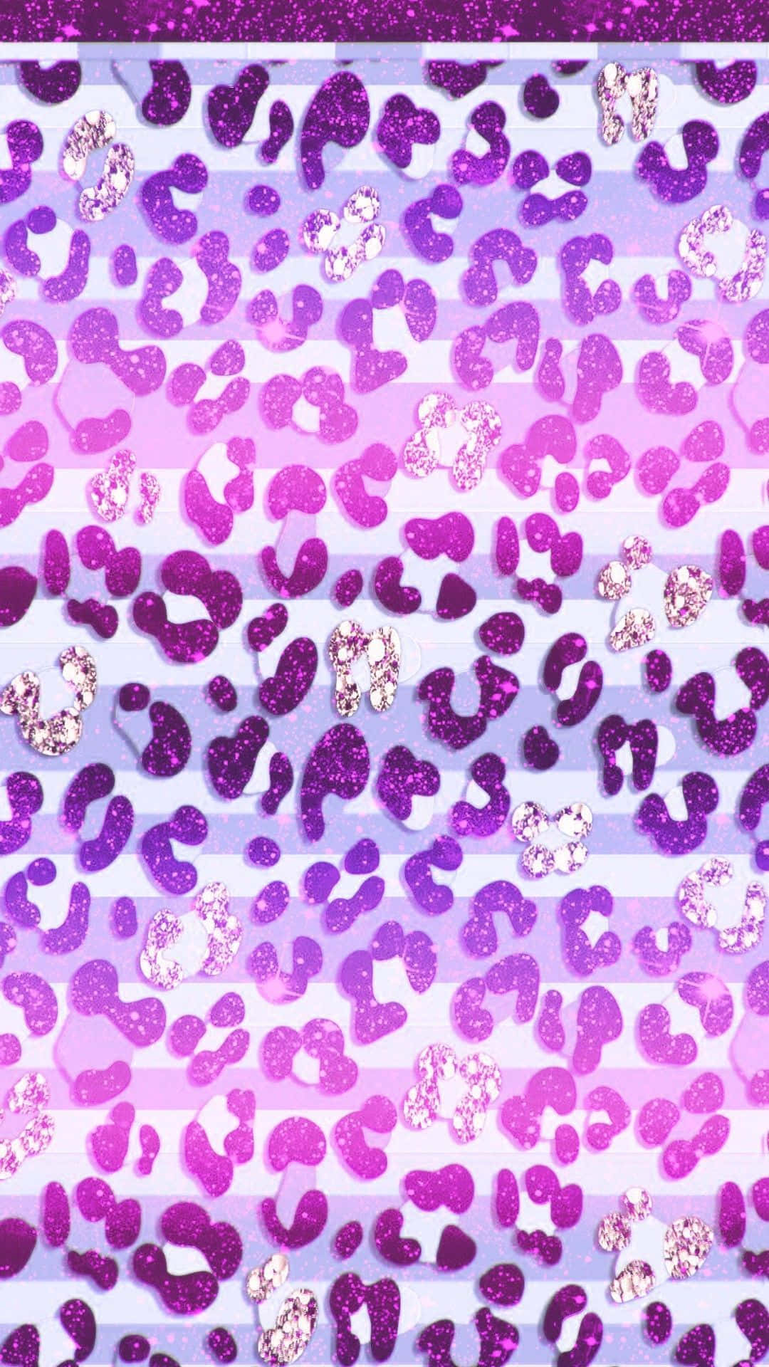 Aesthetic Cute Cheetah Print 桌布 壁紙 — 充滿活力的壁紙，閃亮紫色豹紋心形散落在柔和的粉紅色和薰衣草色橫條紋上。