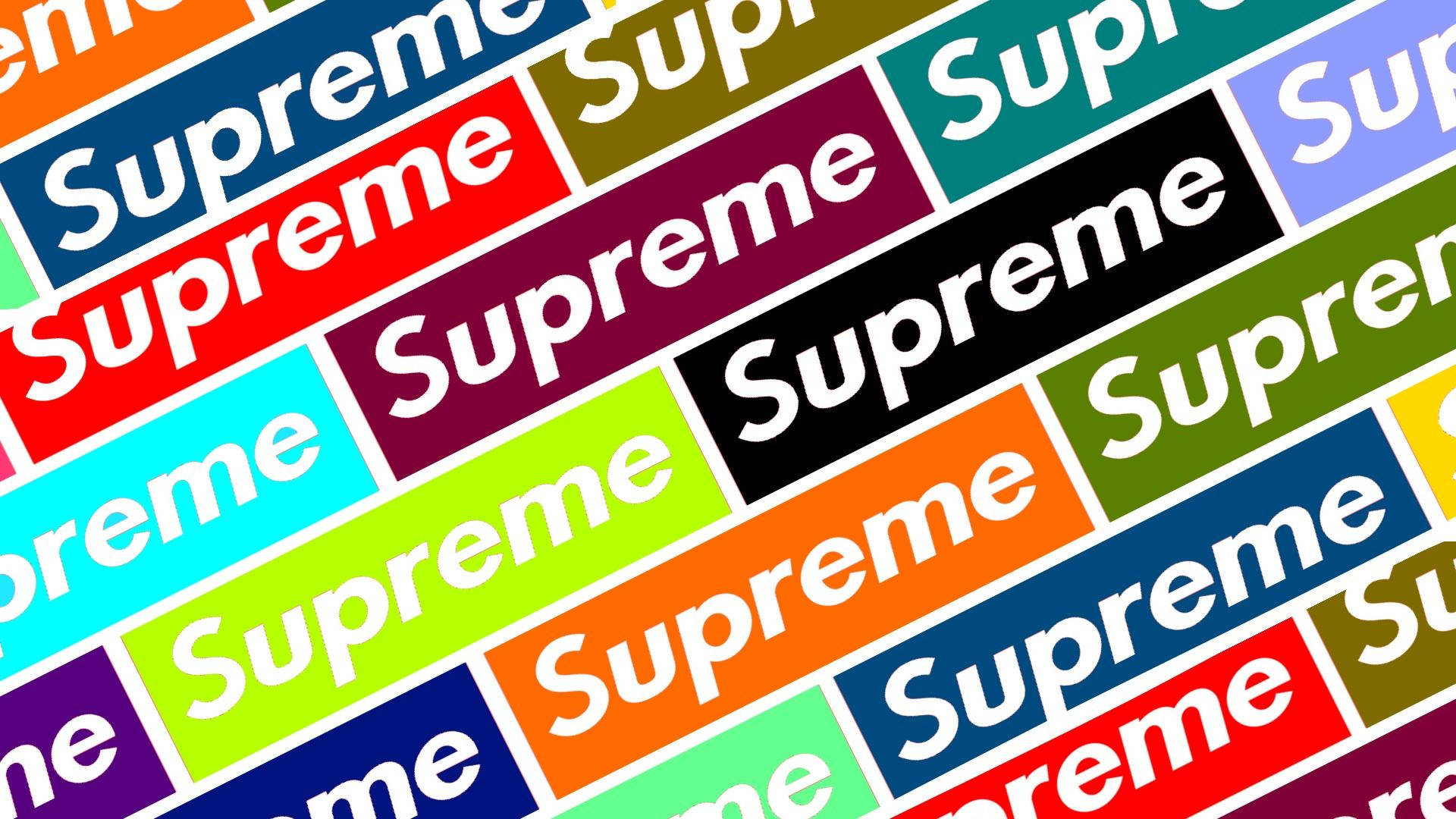 圖案 桌布 壁紙 — 充滿活力的多色Supreme標誌以粗體白色文字對角排列在畫面上。