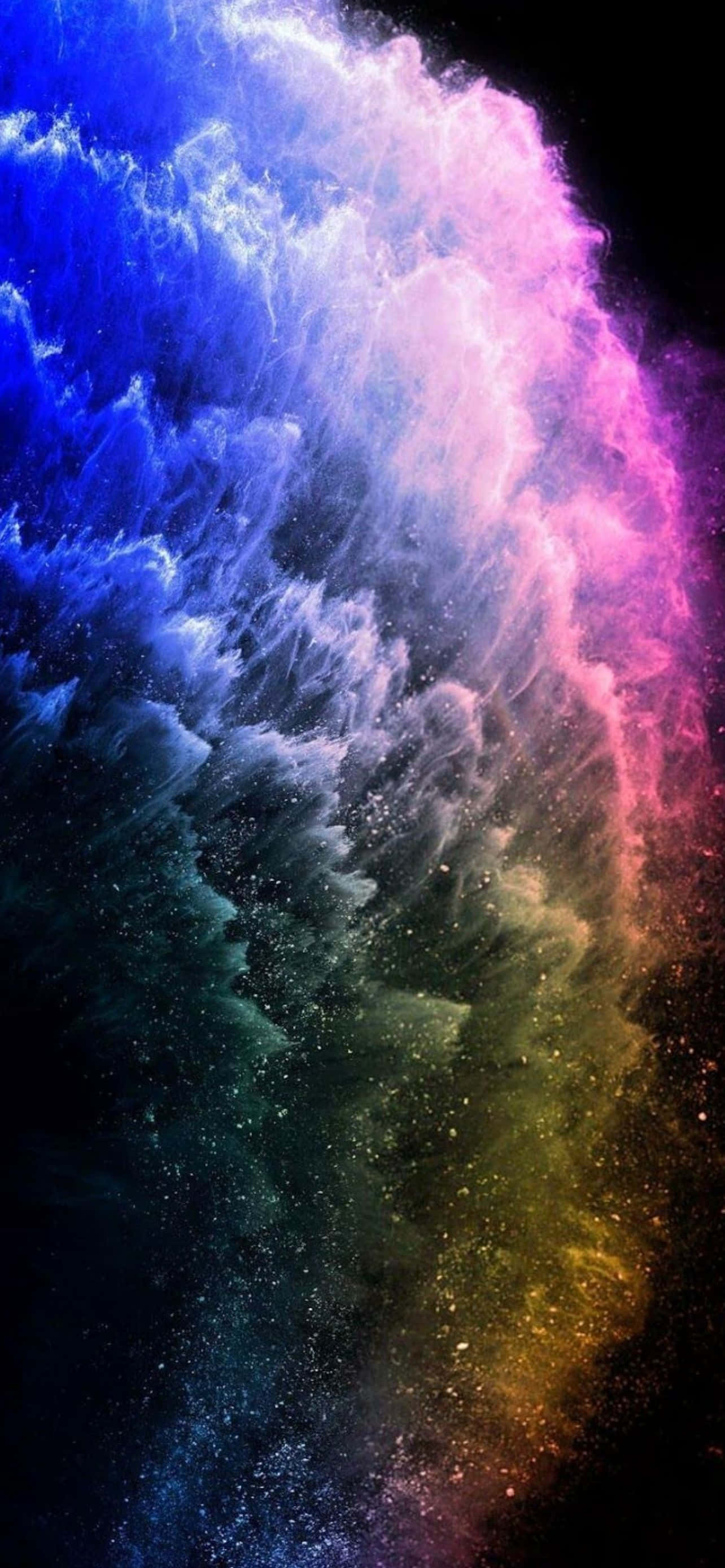 酷炫iPhone 桌布 壁紙 — 充滿活力的宇宙塵埃在繁星點點的黑色虛空中，以電光藍、粉紅和金色漩渦翻騰。
