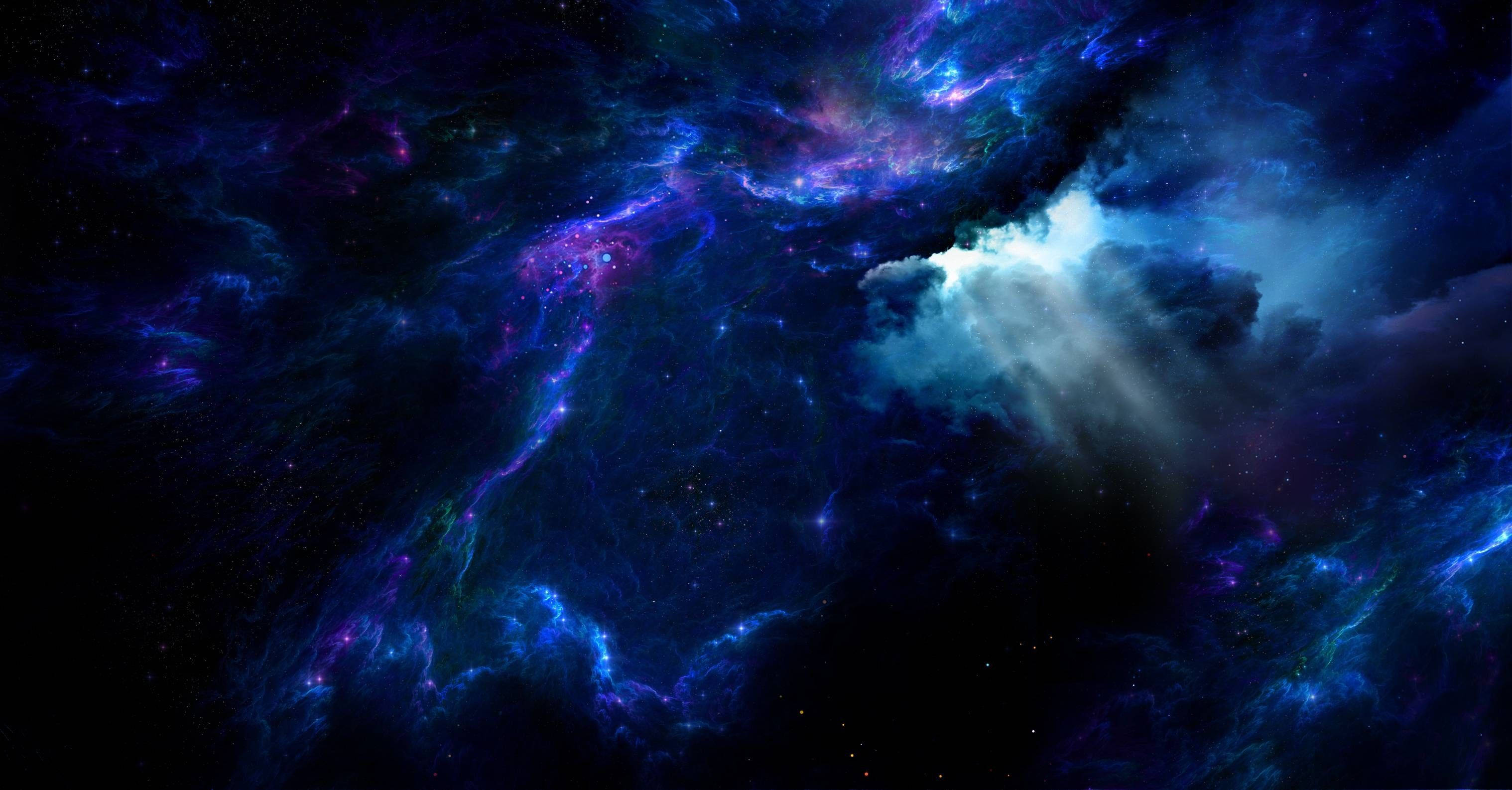 深藍色美學動圖 桌布 壁紙 — 充滿活力的宇宙星雲在深藍、紫色和白色中旋轉，映襯著星空虛空。