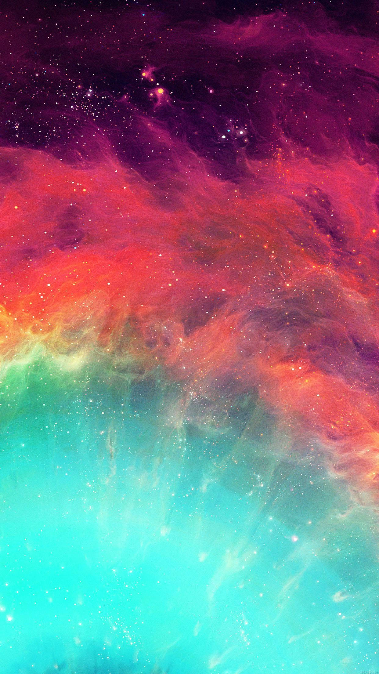 iPhone X 桌布 壁紙 — 充滿活力的宇宙星雲在繁星點點的夜空中以火紅和冷青色旋轉。