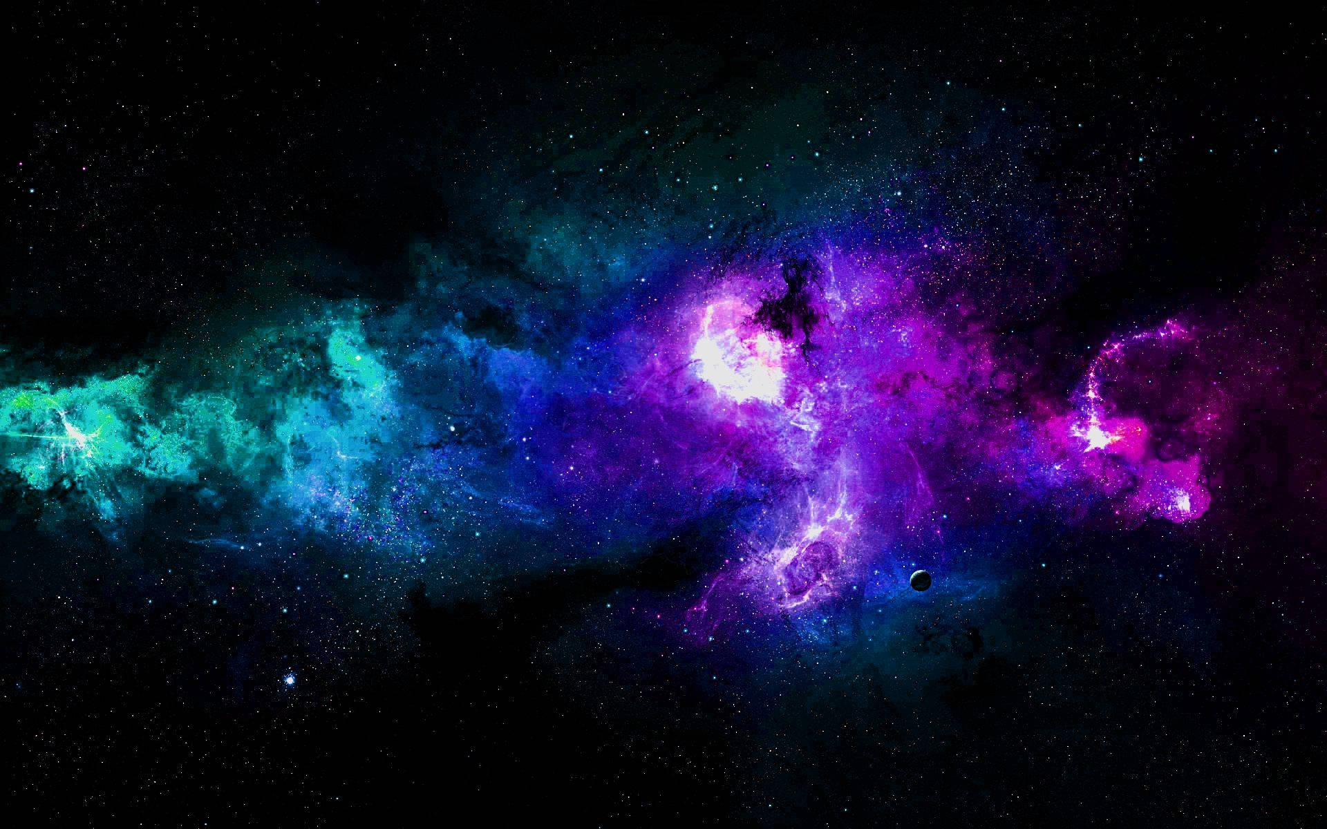 星雲 桌布 壁紙 — 充滿活力的宇宙星雲在電光紫、藍綠色和藍色中旋轉，背景是星空和一顆小行星。