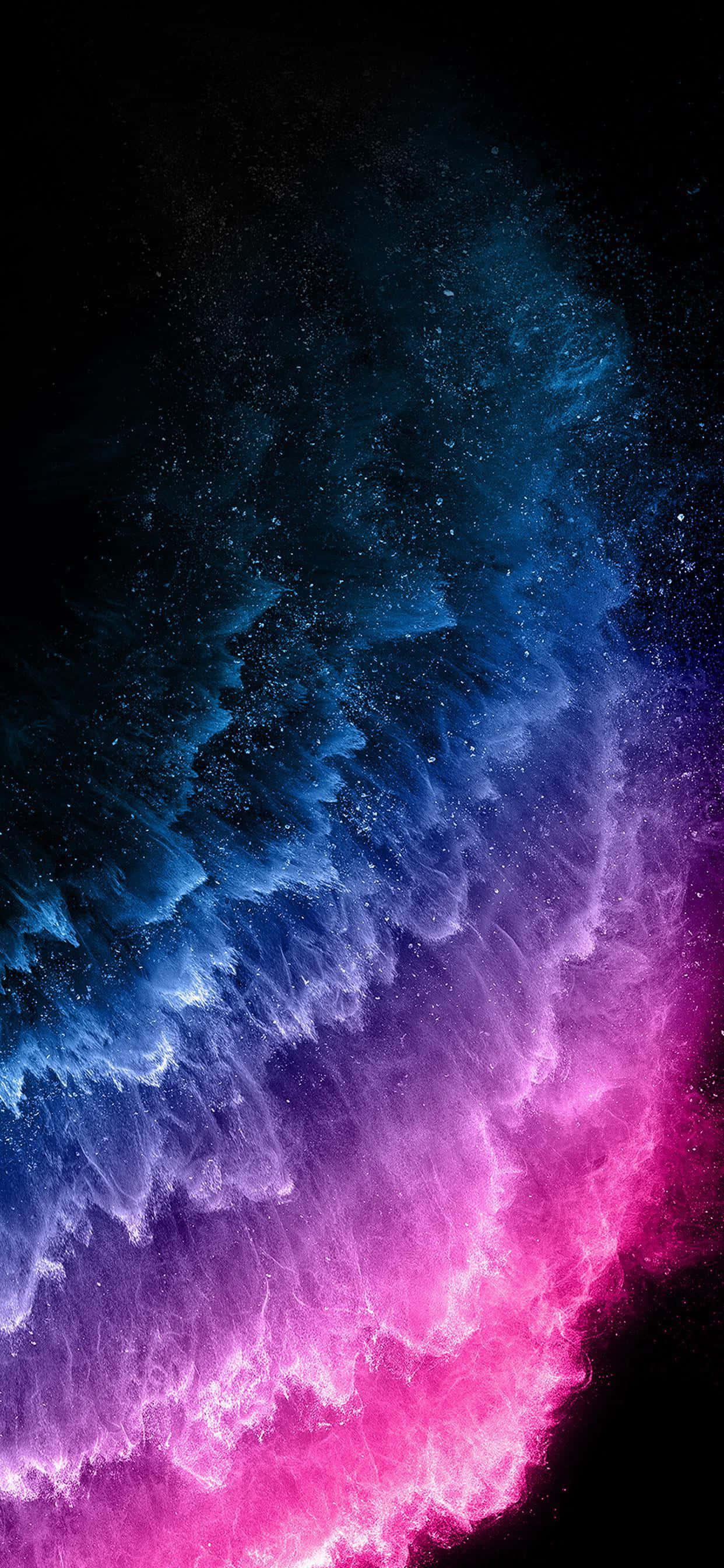 iPhone 11 桌布 壁紙 — 充滿活力的宇宙星雲在電光藍和洋紅色中旋轉，背景是繁星點點的黑色虛空。