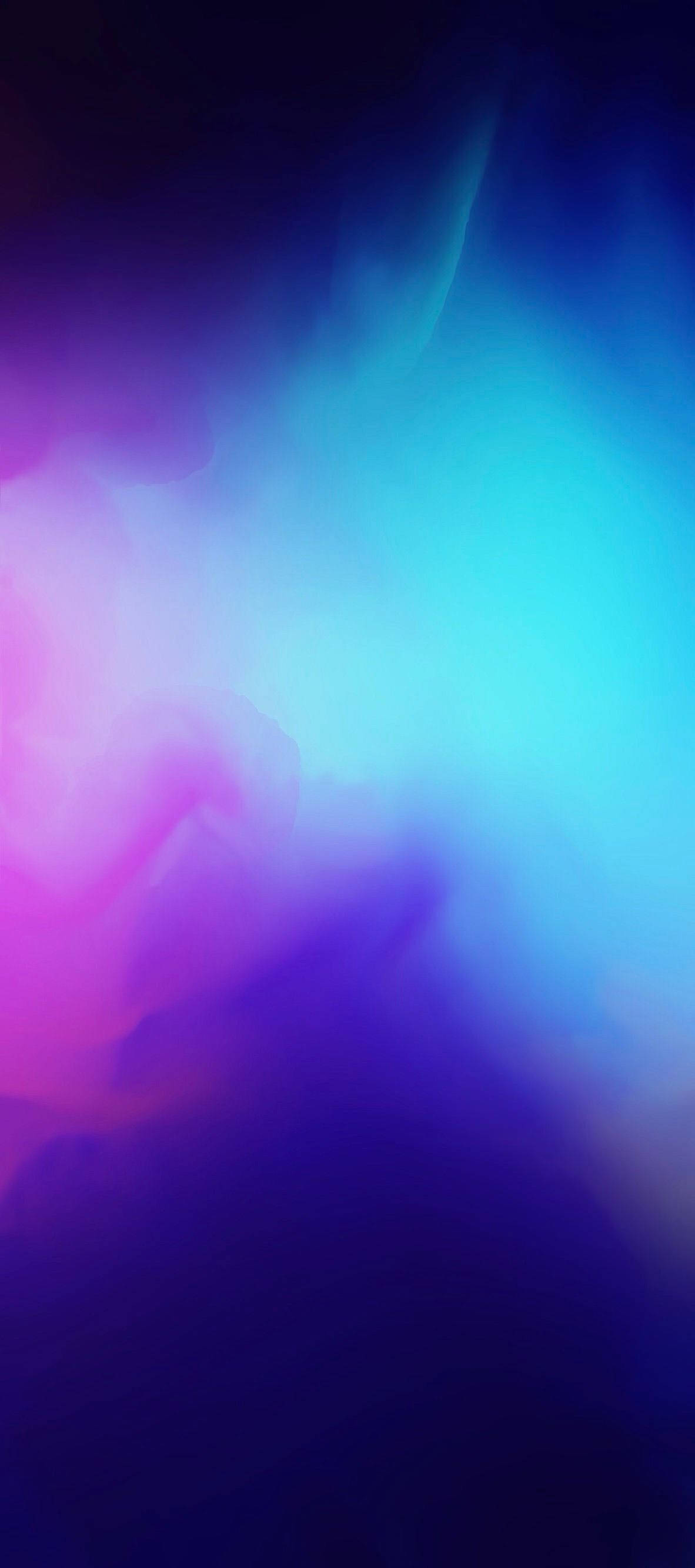 Magenta 桌布 壁紙 — 充滿活力的宇宙星雲漩渦，呈現電光藍和洋紅色，襯托在深邃的黑色虛空中。