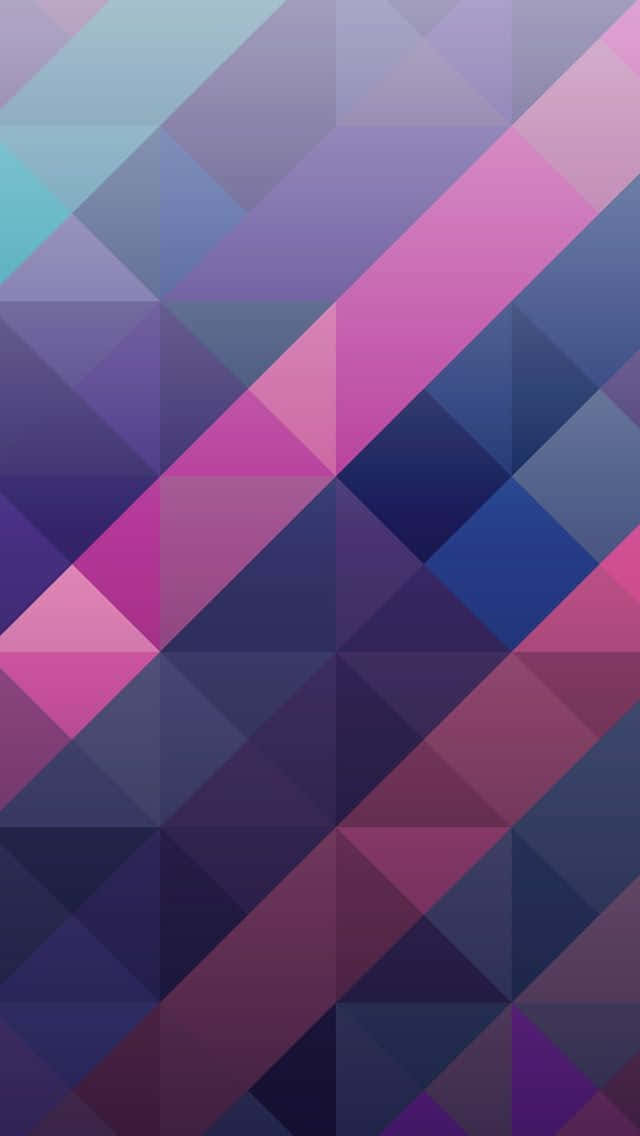 Geometric iPhone 桌布 壁紙 — 充滿活力的幾何圖案壁紙，帶有紫色、粉紅色和藍色三角形的對角線條紋，營造出現代抽象圖案。