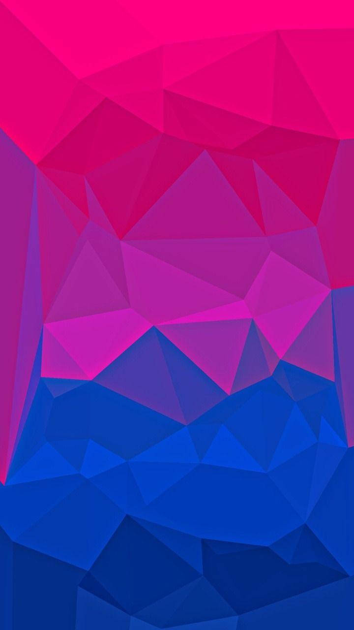 Bisexual Aesthetic 桌布 壁紙 — 充滿活力的幾何壁紙，帶有粉紅到藍色漸變的三角形切面。