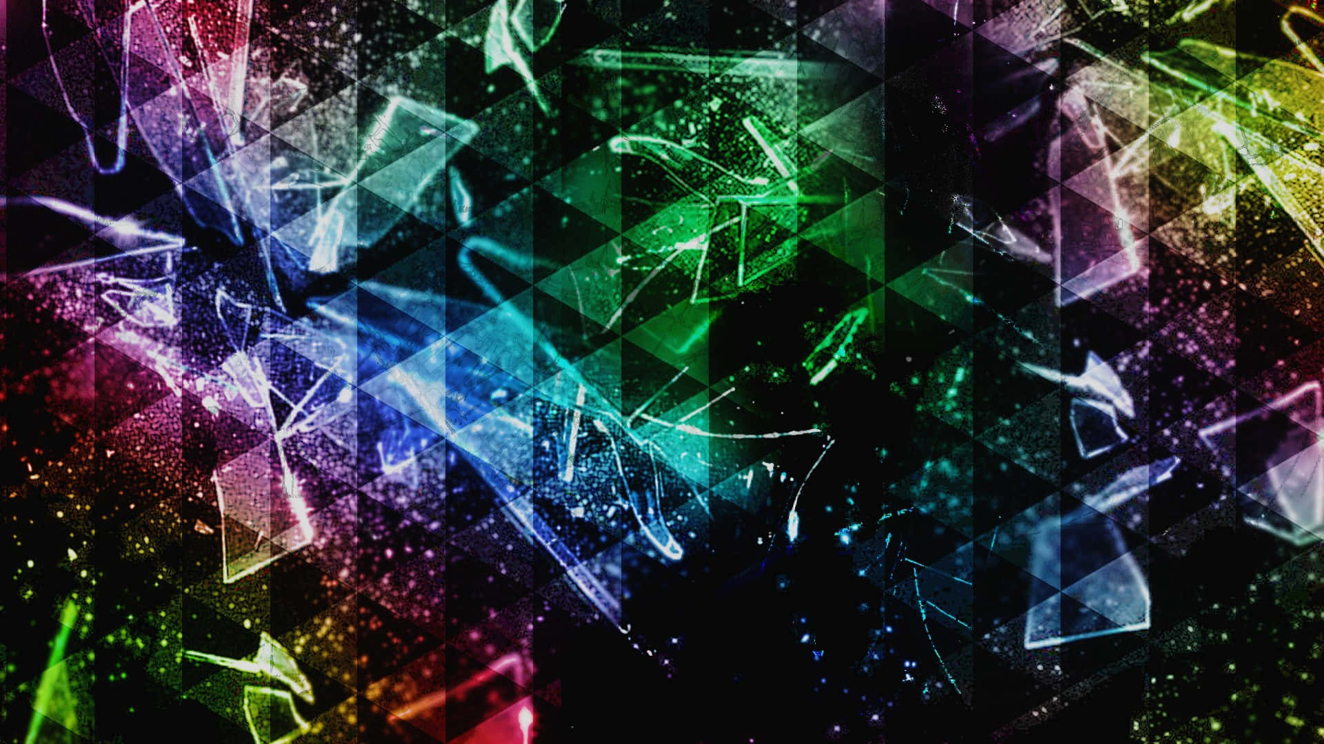 Fracture Glass 桌布 壁紙 — 充滿活力的幾何玻璃碎片在黑暗宇宙背景下以霓虹色調爆炸，並帶有閃爍的粒子。