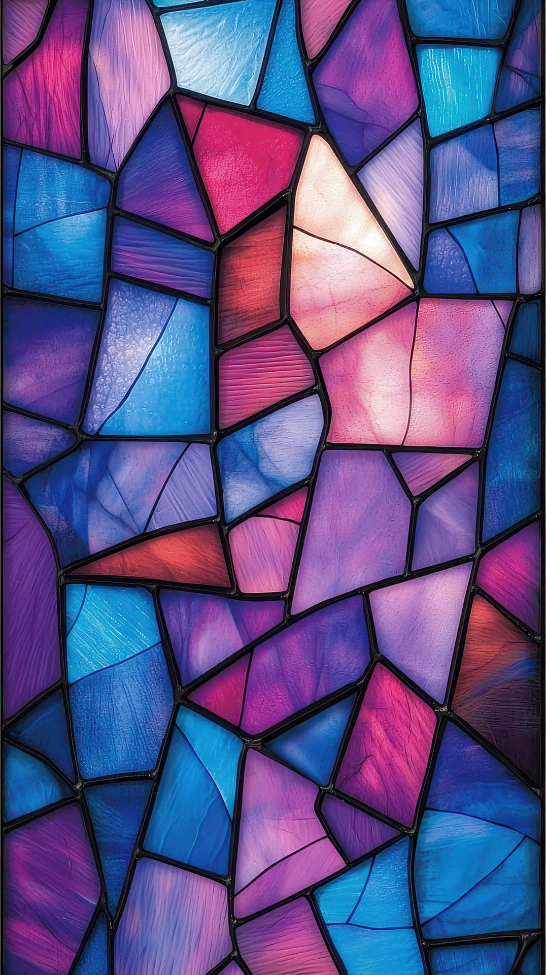 Vibrant Abstract Stained Glass Pattern with Geometric Shapes in Blue 壁紙 — 充滿活力的彩色玻璃馬賽克，帶有鋸齒狀的藍色、紫色和粉紅色面板，鑲嵌在深色鉛線框架中。