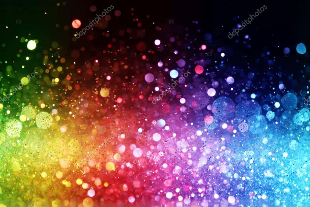 Rainbow Glitter 桌布 壁紙 — 充滿活力的彩虹散景燈光在黑暗背景上閃爍，營造出神奇的閃爍效果。