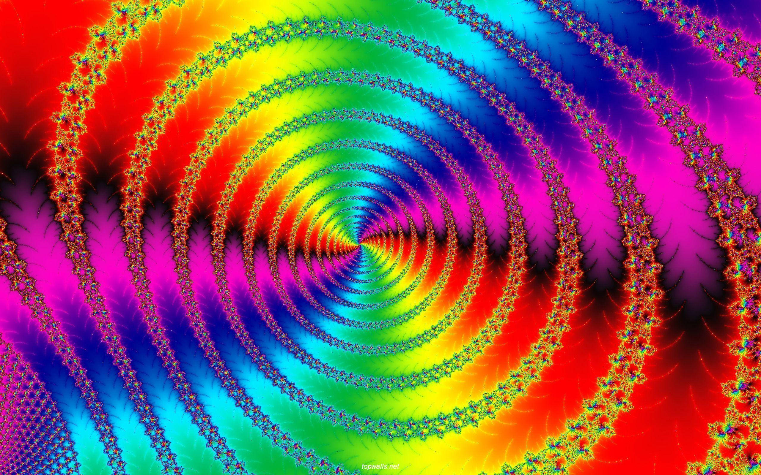 Spiral 桌布 壁紙 — 充滿活力的彩虹碎形螺旋匯聚成一個由重複幾何圖案組成的迷人隧道。