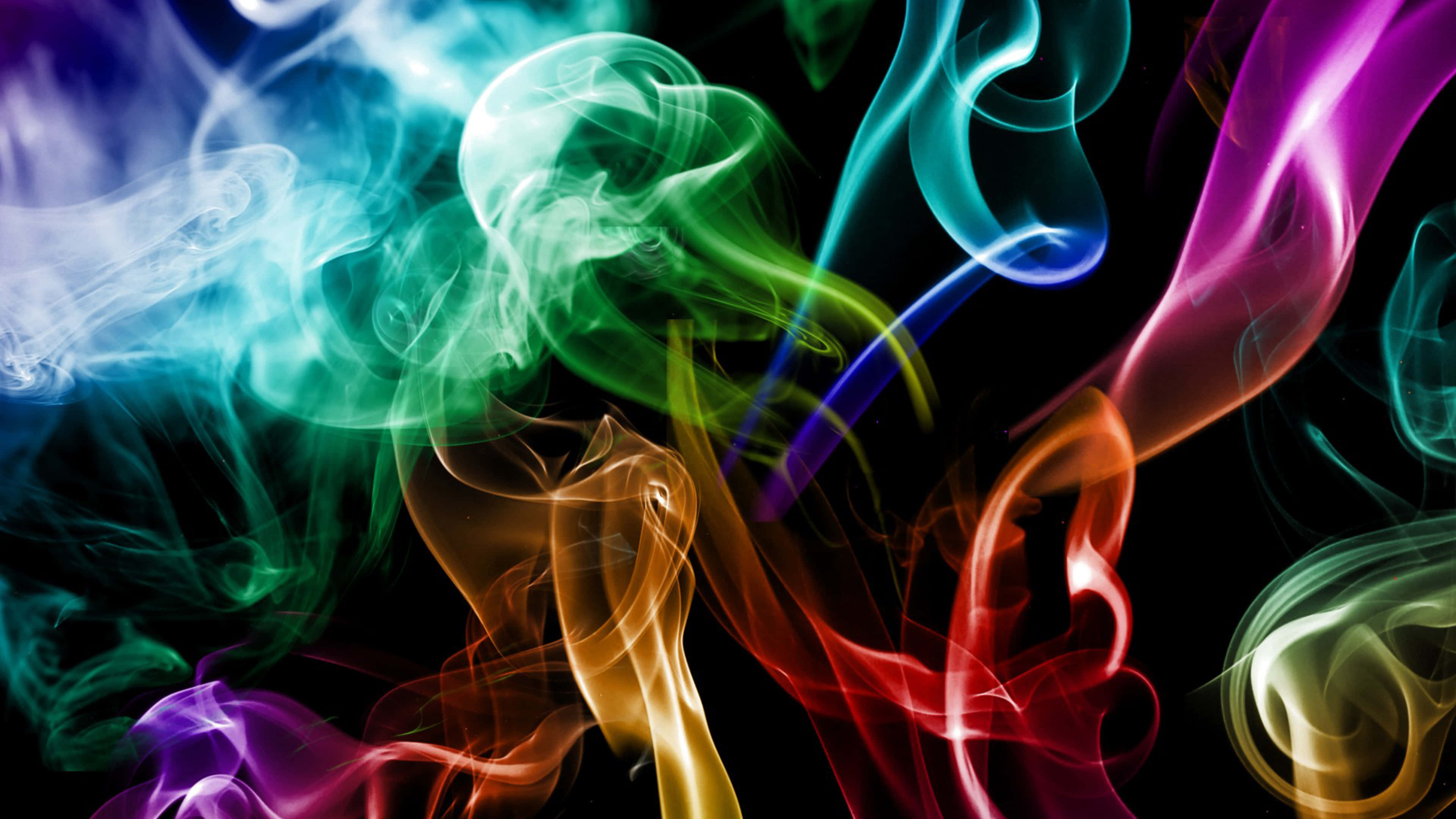 Glowing 桌布 壁紙 — 充滿活力的彩虹色調旋轉煙霧在純黑背景上動態流動。