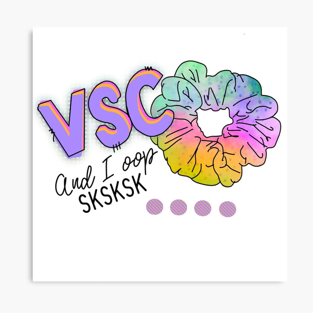 Vsco Girl 桌布 壁紙 — 充滿活力的彩虹髮圈，帶有星星圖案，旁邊是粗體紫色VSC文字和俏皮的手寫短語。