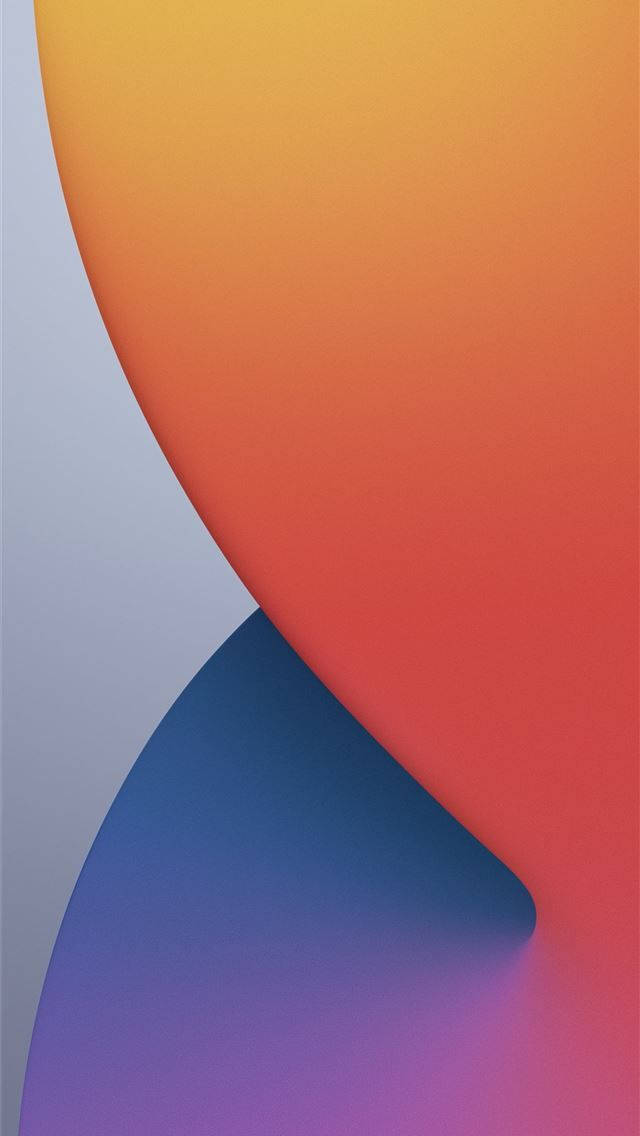 iPhone 內建 桌布 壁紙 — 充滿活力的抽象壁紙，帶有橙色紅色和藍色紫色的流動漸變，背景為柔和的灰色。