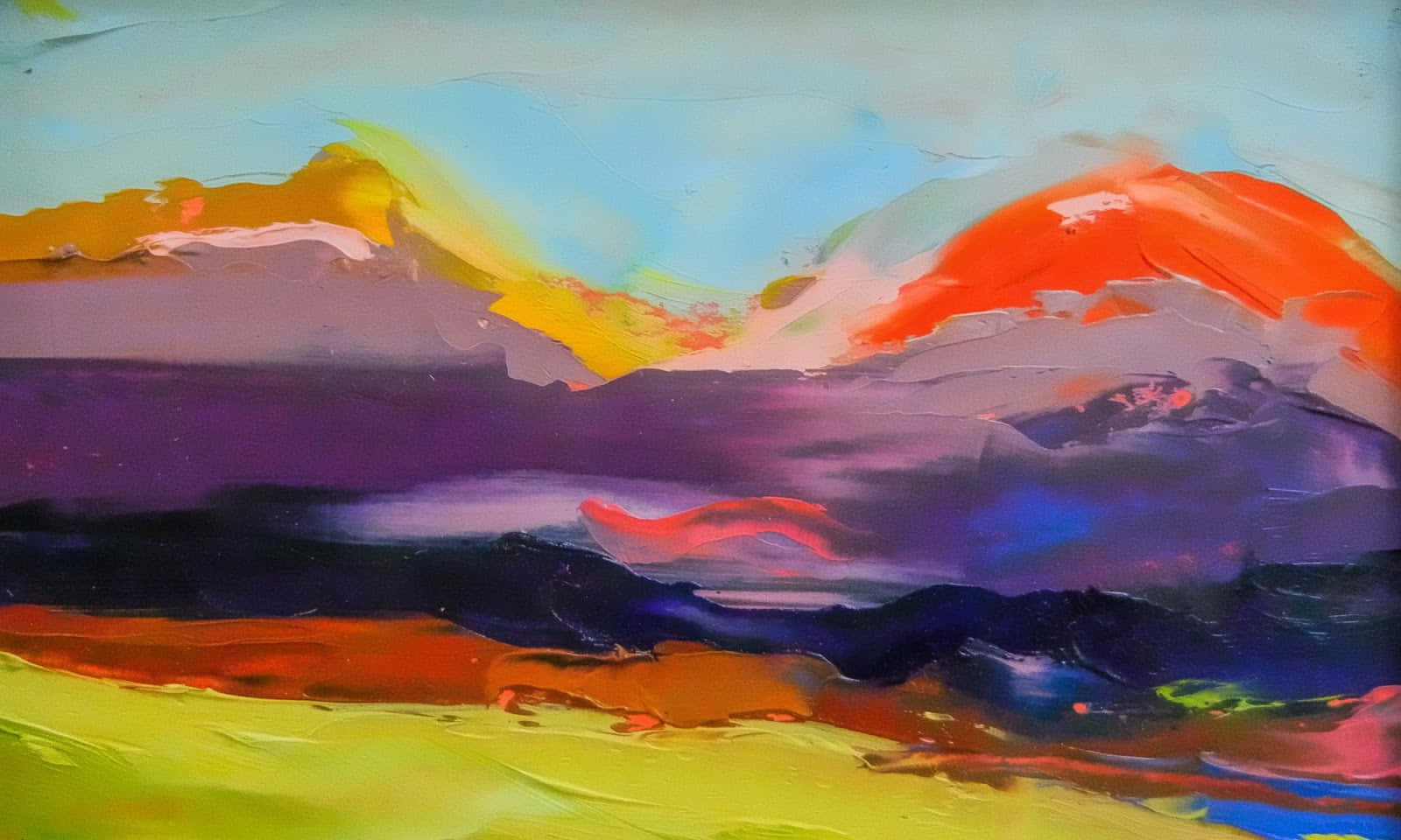 抽象藝術動圖 桌布 壁紙 — 充滿活力的抽象山景，以厚實的紋理筆觸繪製，呈現火熱的橙色、紫色和冷藍色。