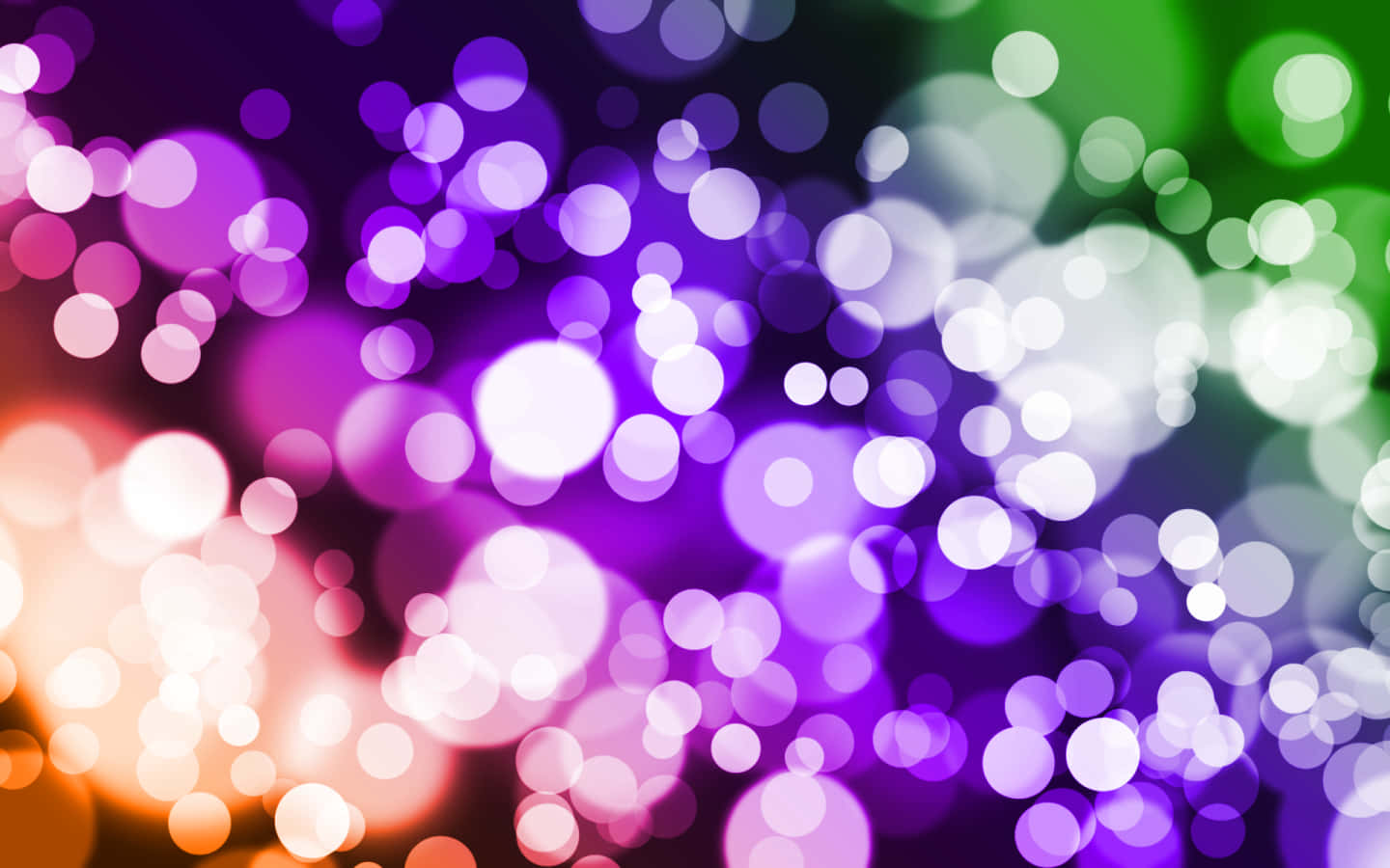 Bokeh 桌布 壁紙 — 充滿活力的抽象散景燈光，紫色、綠色和橙色柔和地照亮整個畫面。