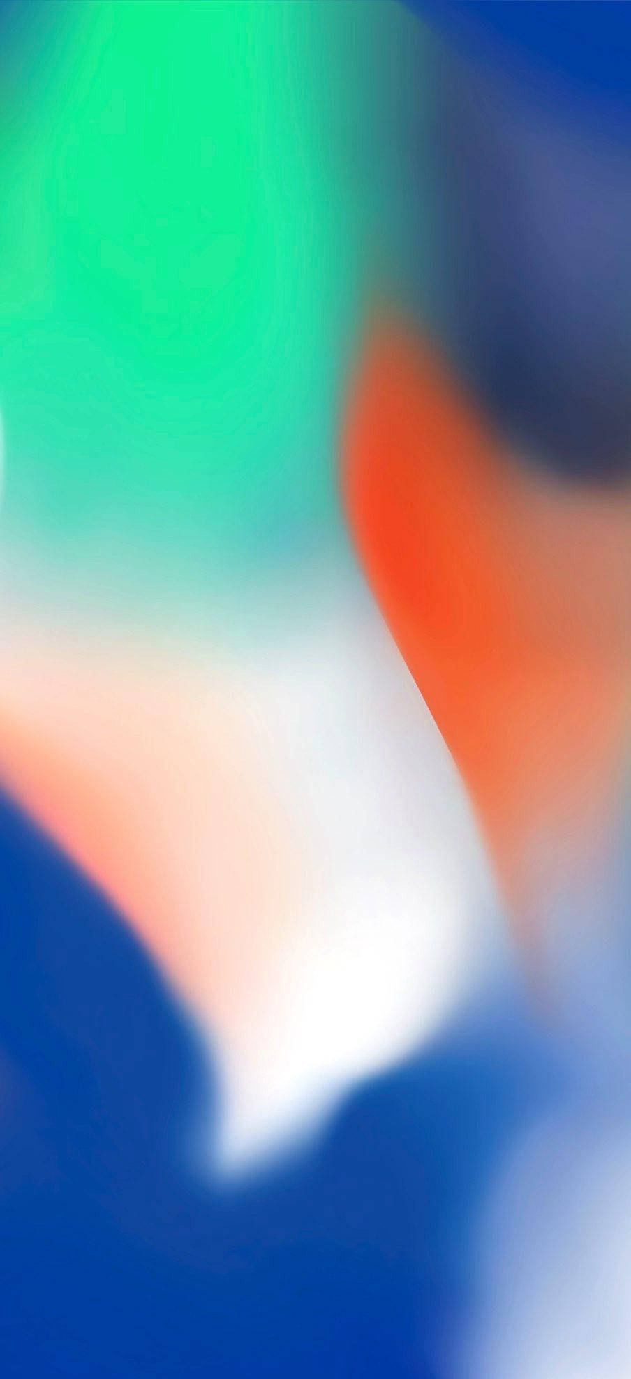 iPhone 動態 桌布 壁紙 — 充滿活力的抽象模糊，綠色、藍色、橙色和白色在柔和的漸變中流動在一起。