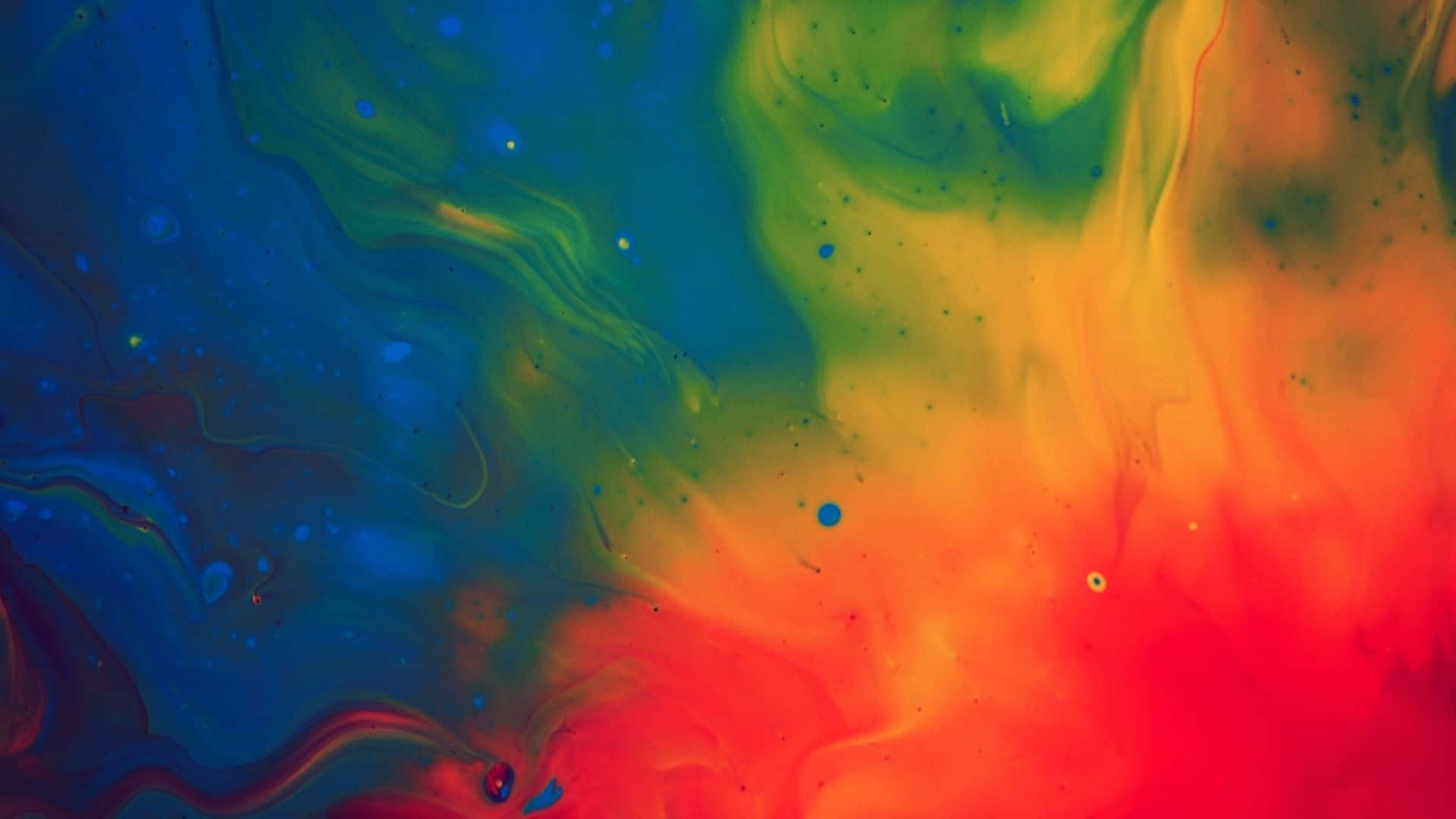 colors 桌布 壁紙 — 充滿活力的抽象流體藝術，旋轉的藍色、綠色、黃色和紅色創造出動態多彩的漸變。