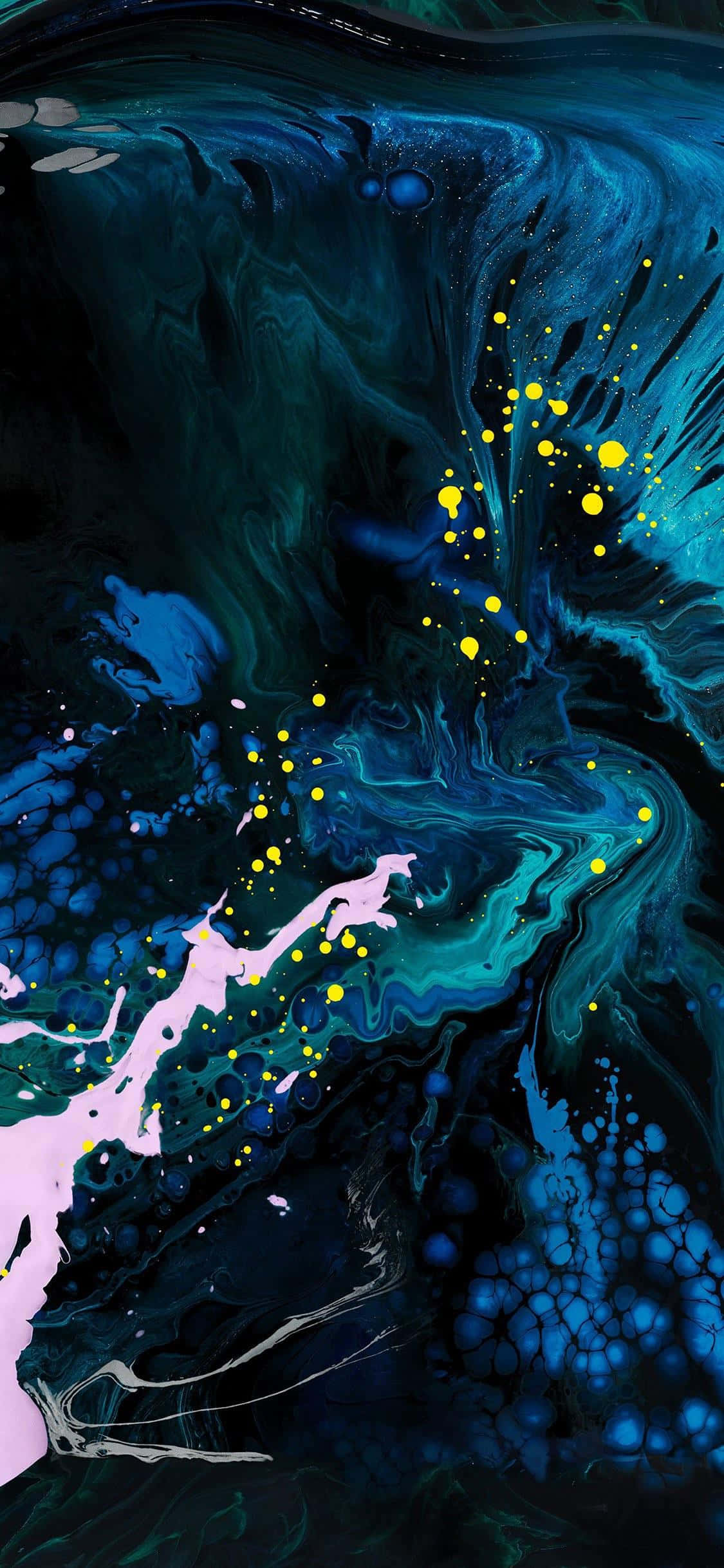 paint 桌布 壁紙 — 充滿活力的抽象漩渦，以藍綠色和黑色為主，帶有發光的黃色圓點和柔和的粉紅色點綴，營造出動態的流體藝術構圖。