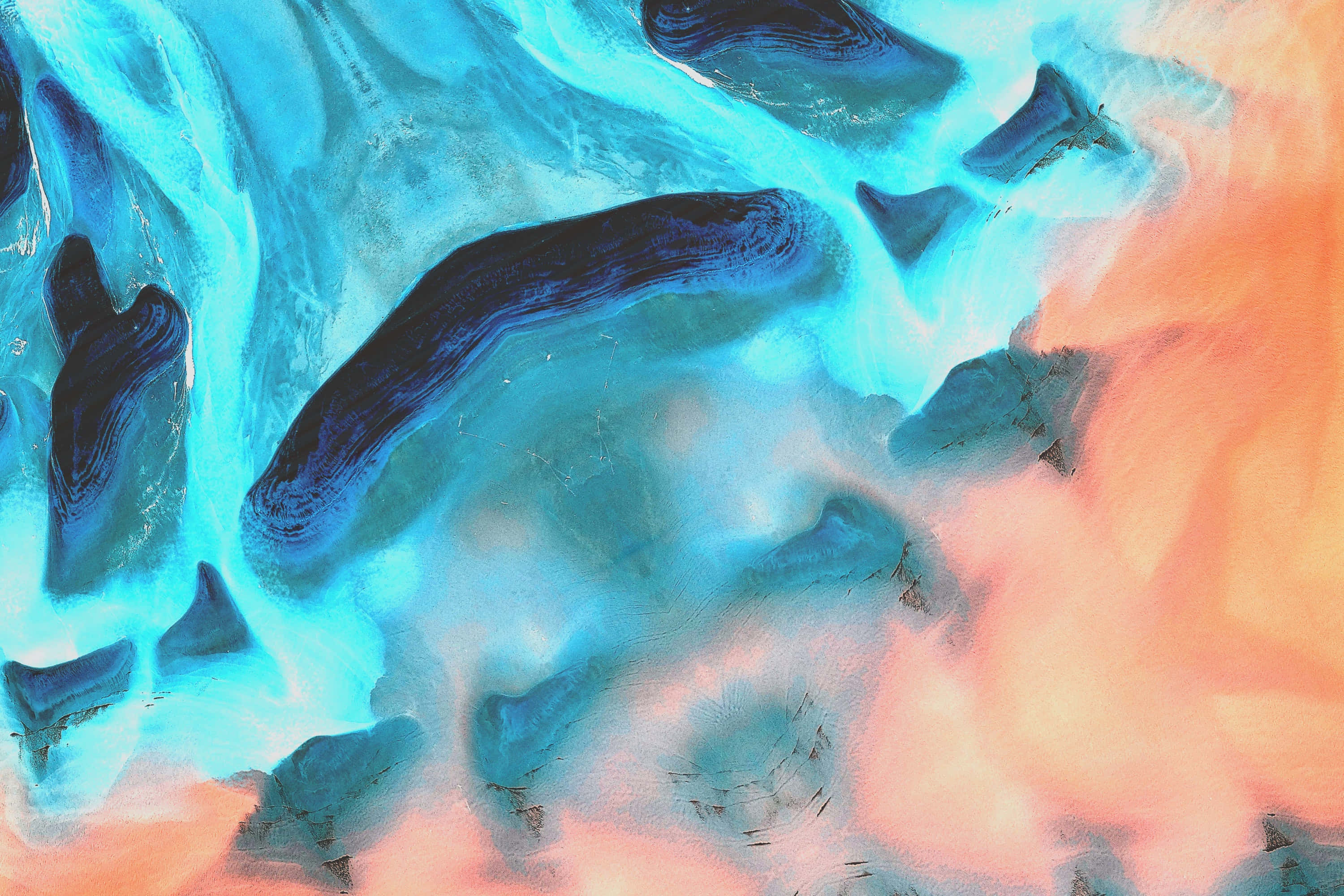 Aesthetic Abstract 桌布 壁紙 — 充滿活力的抽象漩渦，電光藍和珊瑚粉融合成流動的繪畫質感。