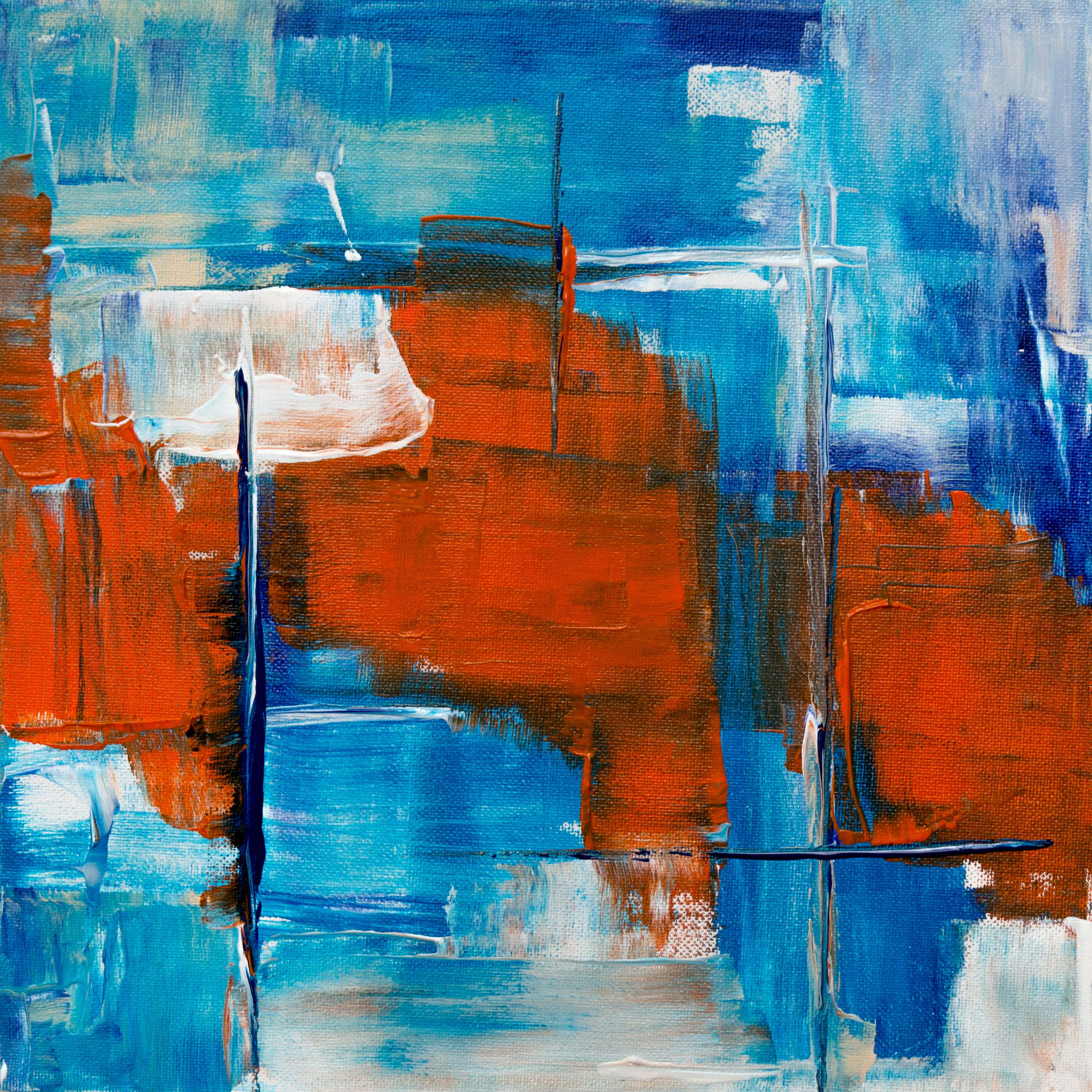 Abstract Expressionism 桌布 壁紙 — 充滿活力的抽象畫，在紋理畫布上以藍色和橙色的粗獷筆觸呈現。