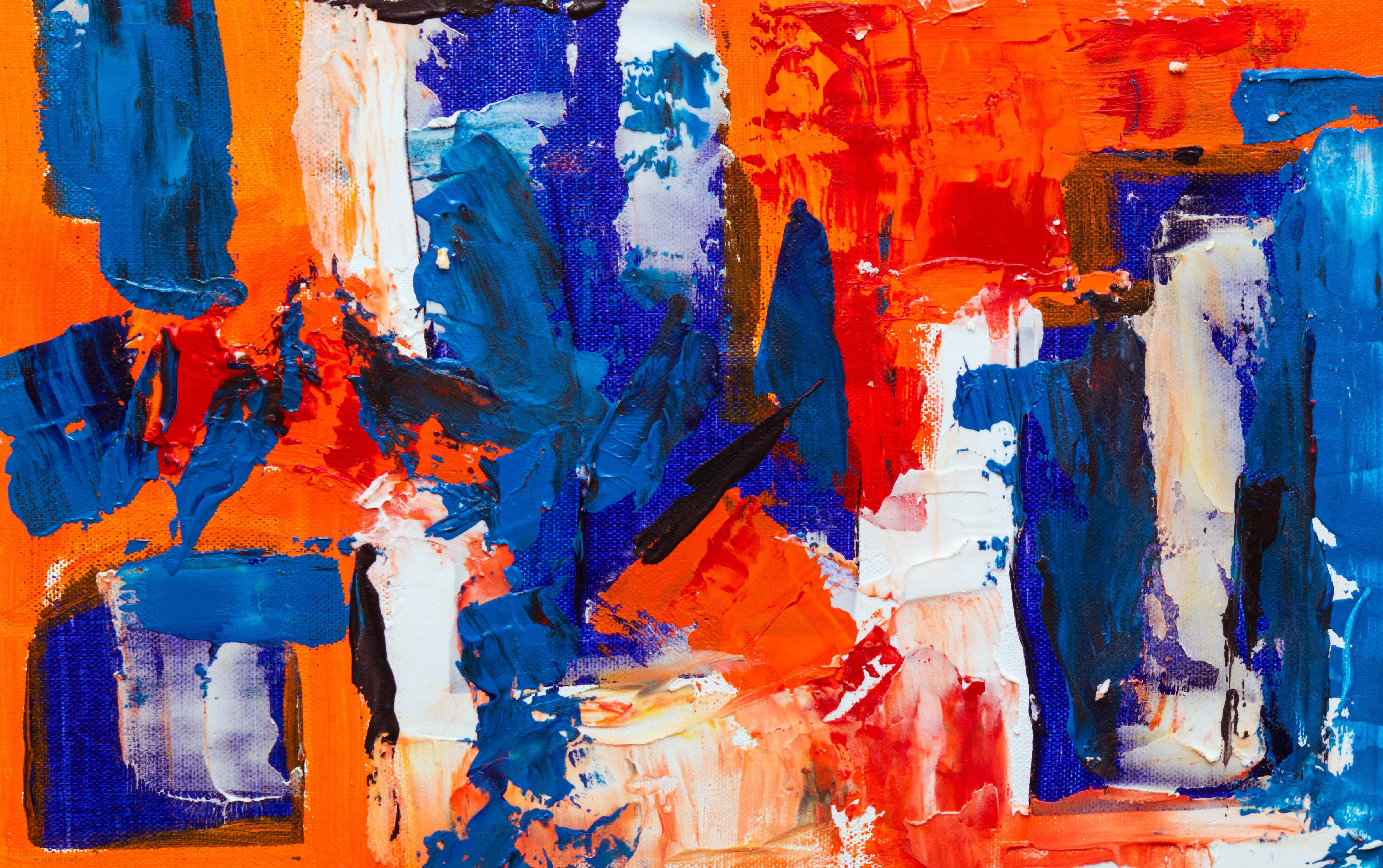 Expressionist 桌布 壁紙 — 充滿活力的抽象畫，大膽的橙色、藍色和白色筆觸厚厚地疊加在紋理畫布上。