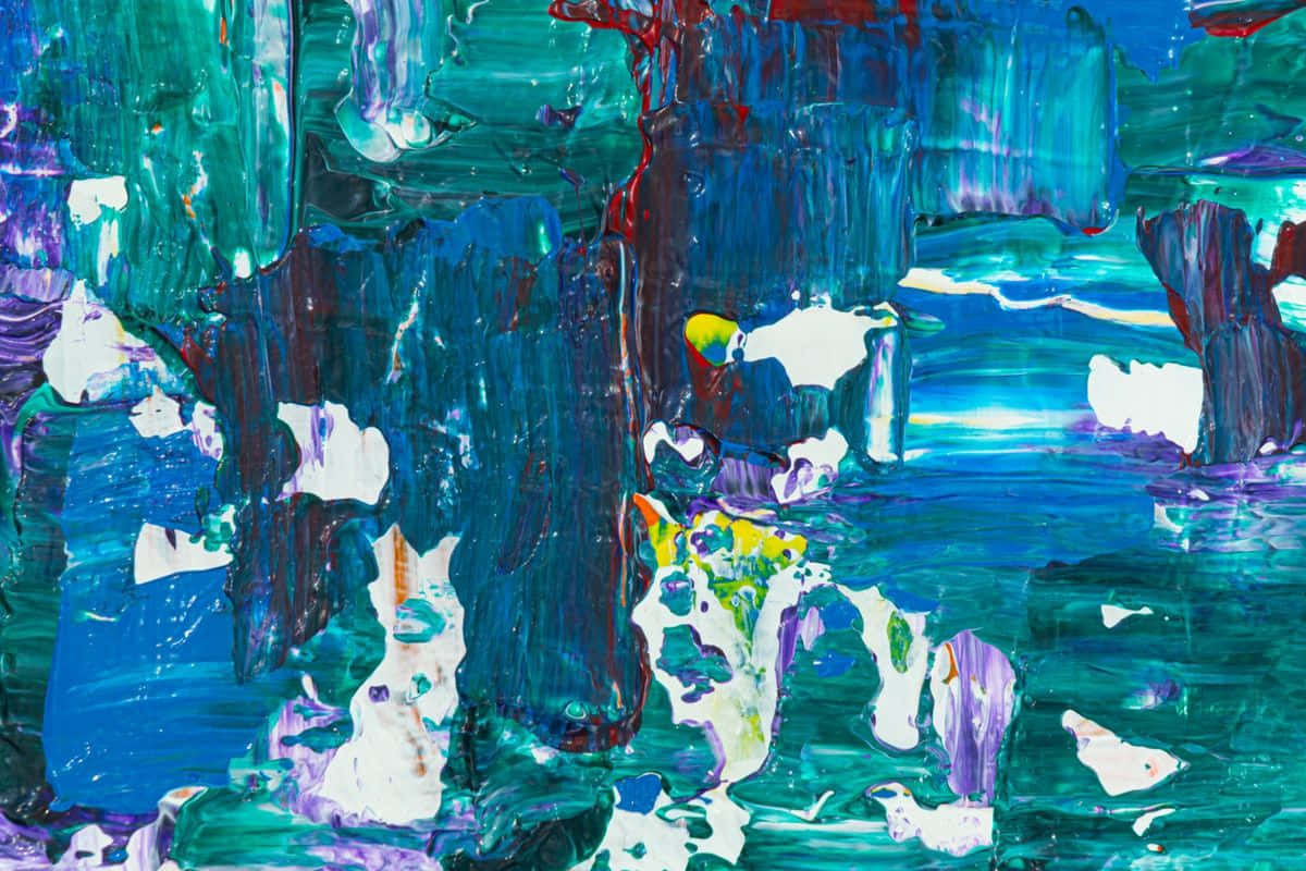 Abstract Expressionism 桌布 壁紙 — 充滿活力的抽象畫，帶有厚實紋理的青綠色、藍色、紫色、白色以及黃色和紅色的潑濺筆觸。