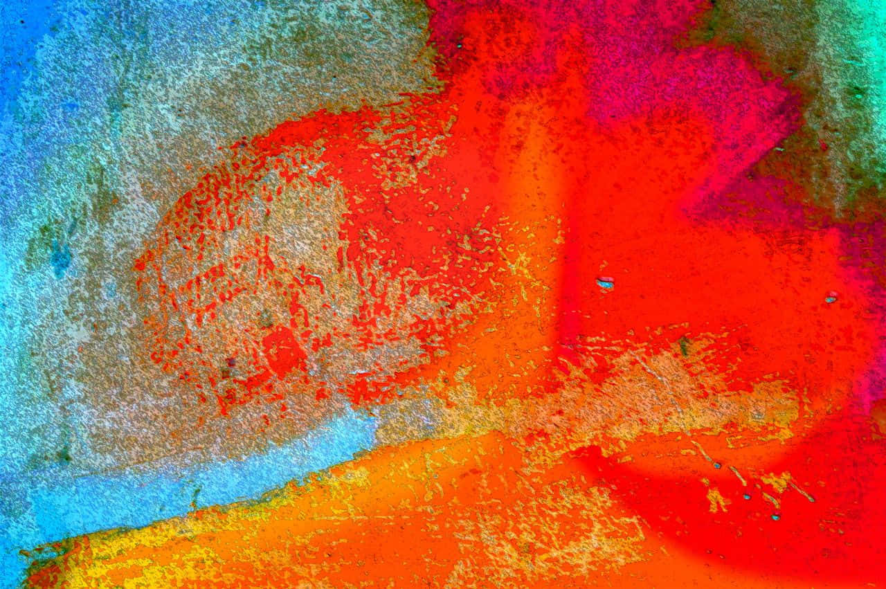 Expressionism 桌布 壁紙 — 充滿活力的抽象紋理，火紅、橙和冷藍色以粗糙的繪畫風格融合在一起。