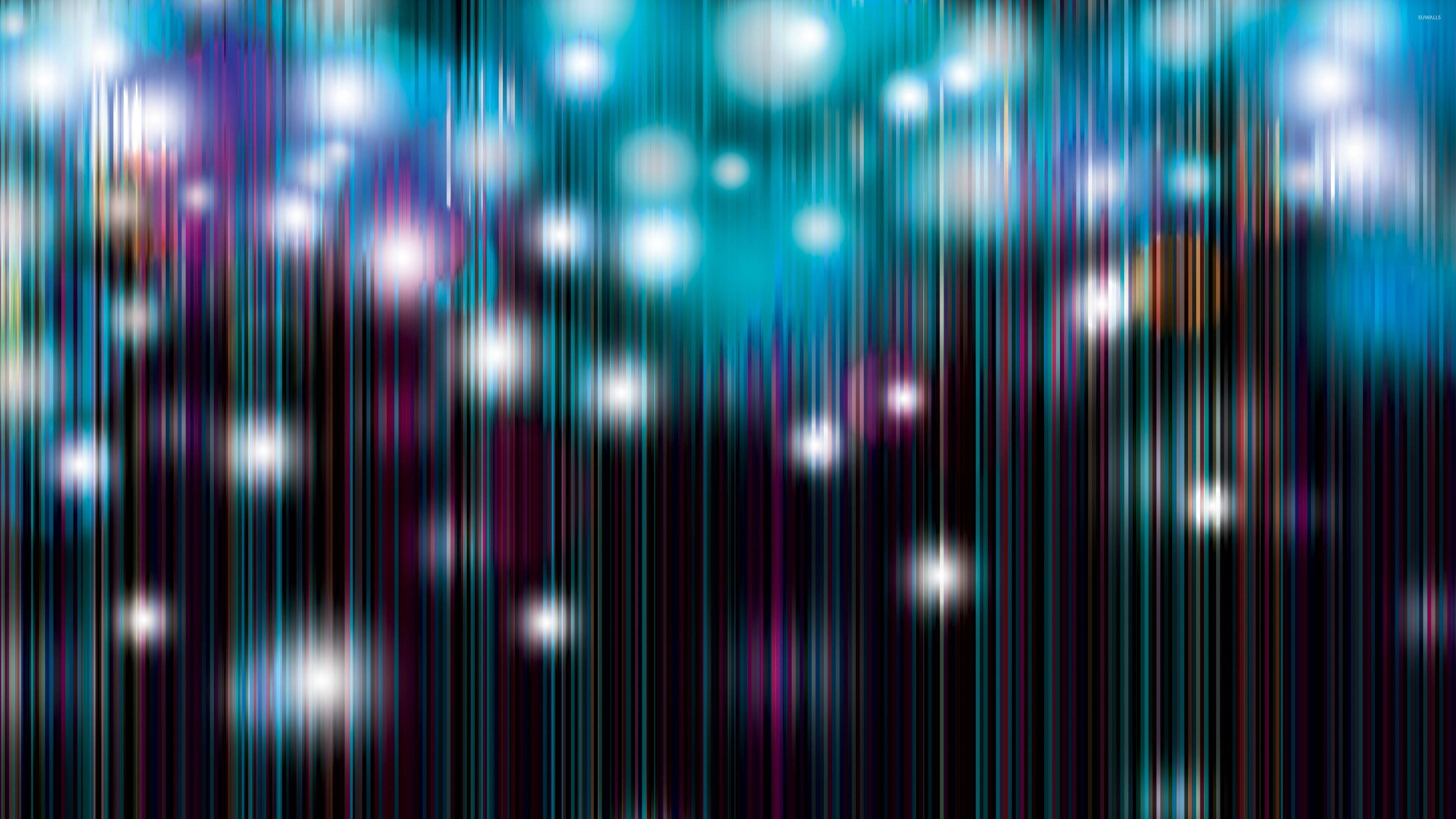 Glitch 桌布 壁紙 — 充滿活力的抽象背景，帶有發光的球體和藍色、紫色和白色光的垂直條紋。