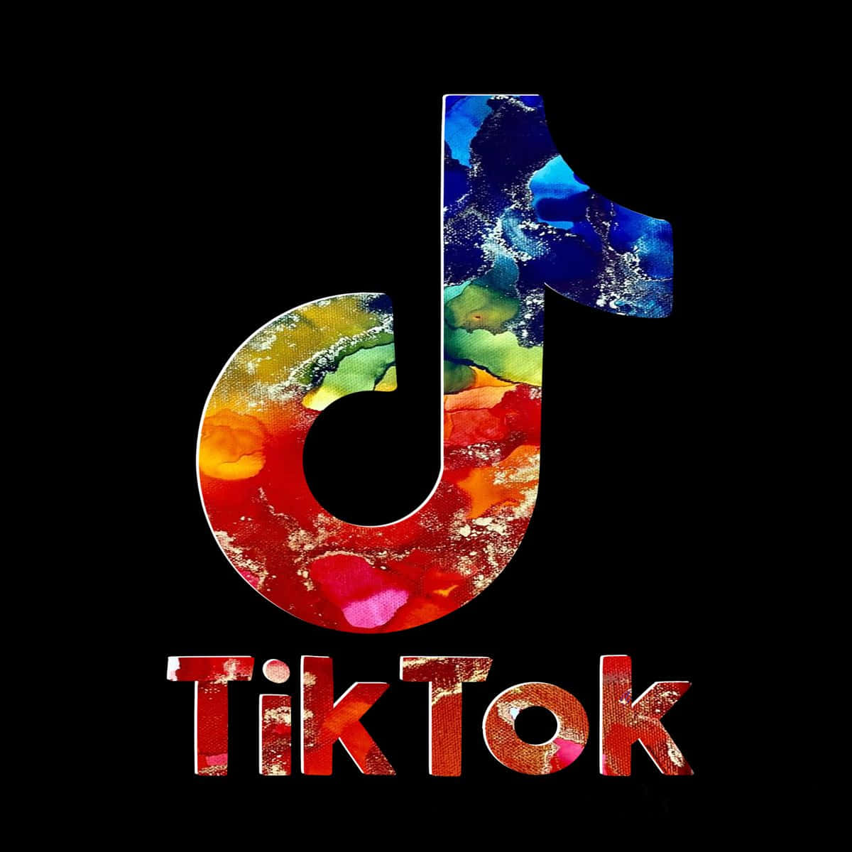 TikTok Logo 桌布 壁紙 — 充滿活力的抽象顏料填滿TikTok標誌，背景為純黑色，下方有紋理紅色文字。