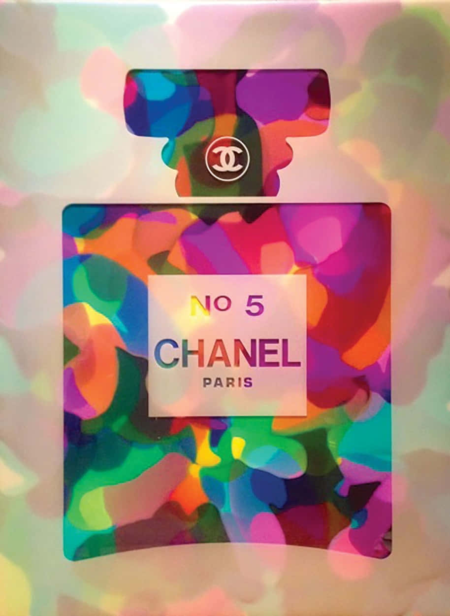Chanel Aesthetic 桌布 壁紙 — 充滿活力的抽象香水瓶，帶有彩虹色和柔和散景背景。