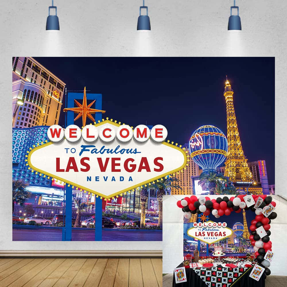 Nevada 桌布 壁紙 — 充滿活力的拉斯維加斯夜景，標誌性的歡迎標誌和複製的艾菲爾鐵塔在聚光燈下閃耀。