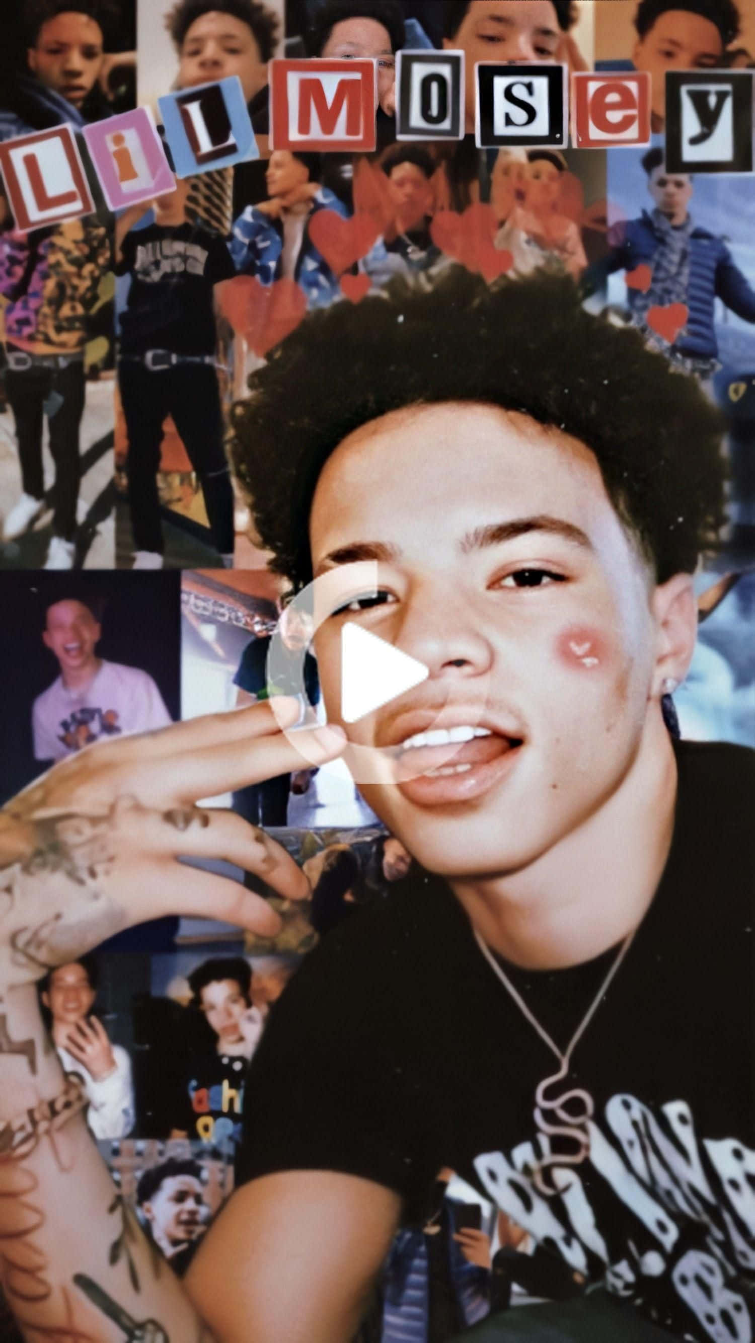 Lil Mosey 桌布 壁紙 — 充滿活力的拼貼壁紙， featuring Lil Mosey 帶有刺青的手和俏皮的表情，周圍環繞著粉絲照片和彩色字體。