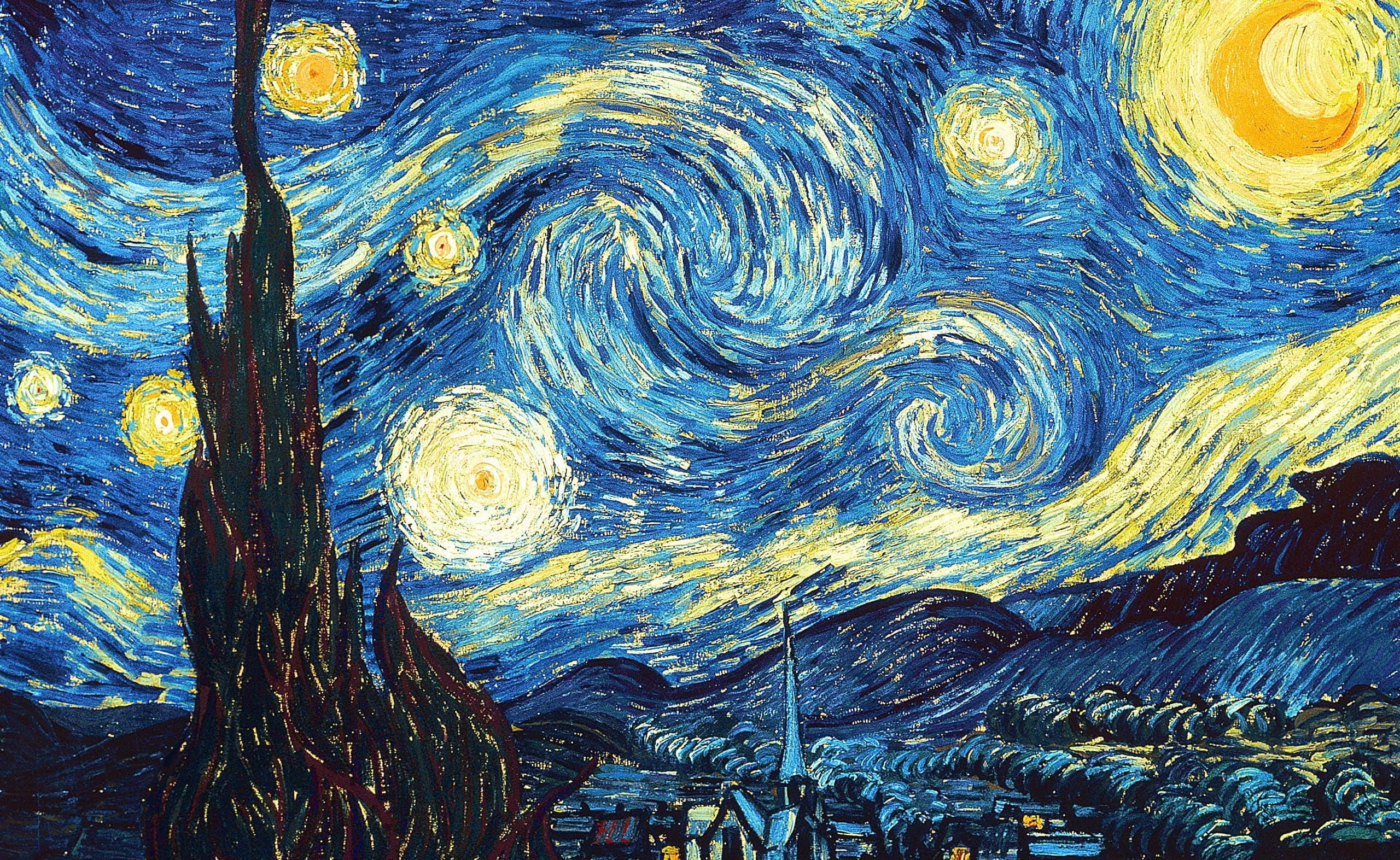 Oil Painting 桌布 壁紙 — 充滿活力的旋轉夜空，閃爍的星星和彎月，籠罩著一棵深色柏樹和村莊。