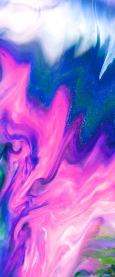 iPhone 桌布 壁紙 — 充滿活力的旋轉抽象顏料，粉紅色、紫色、藍色和白色在流體運動中融合。